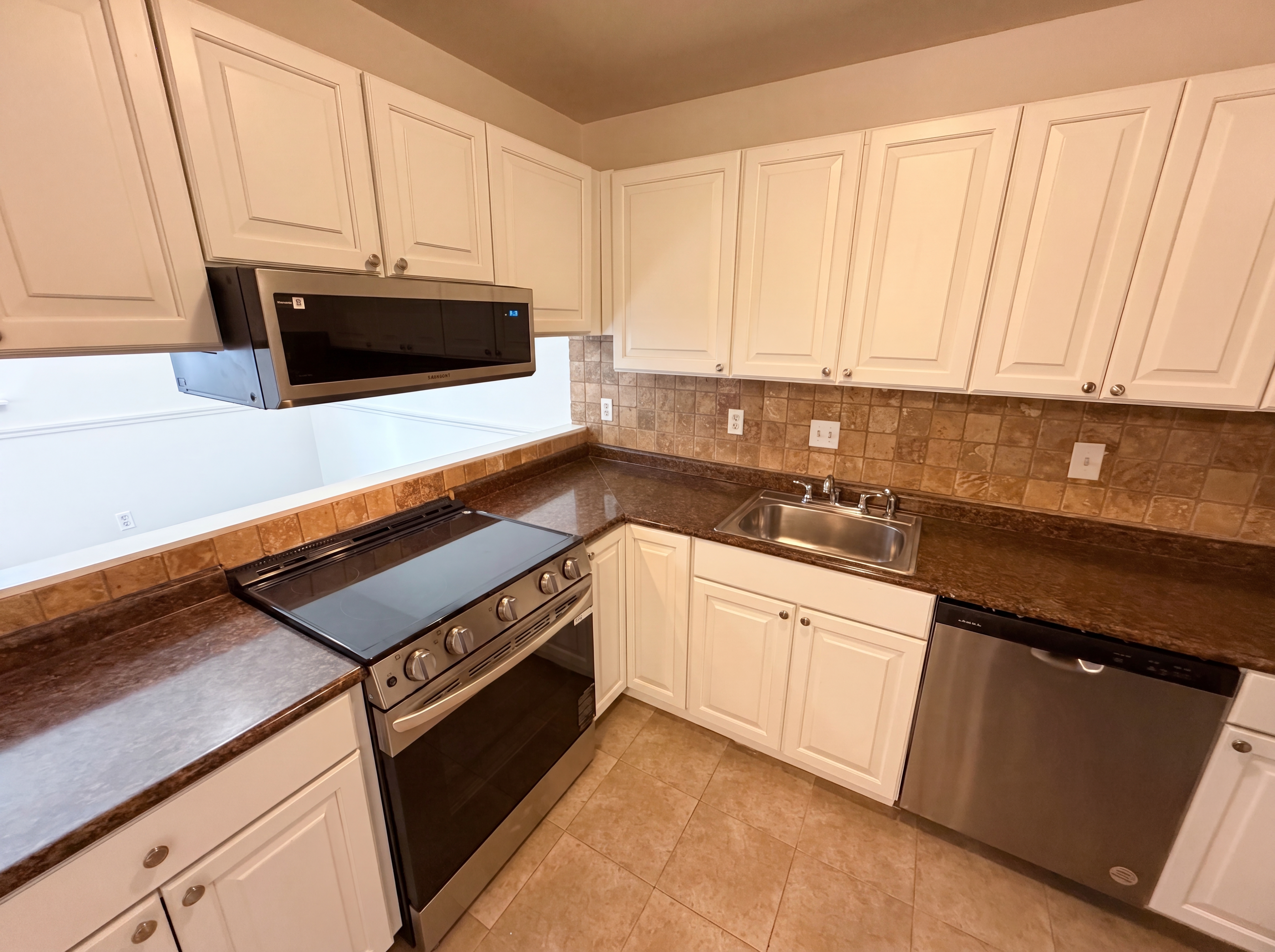 Photo 11 of 20 of 1625 Merry Oaks Rd, Charlotte, NC