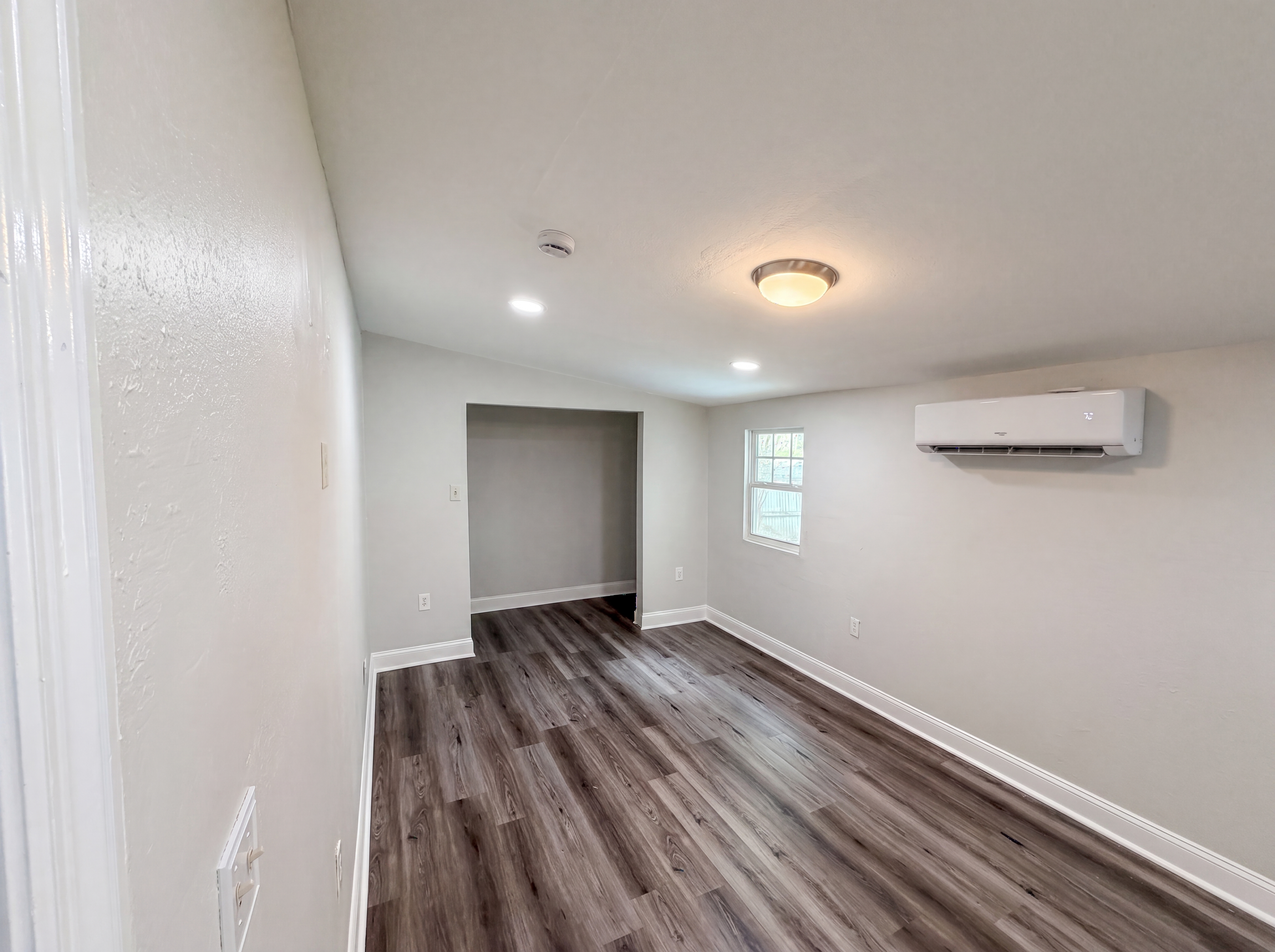 Photo 4 of 21 of 1502 Daroca Dr, Deltona, FL