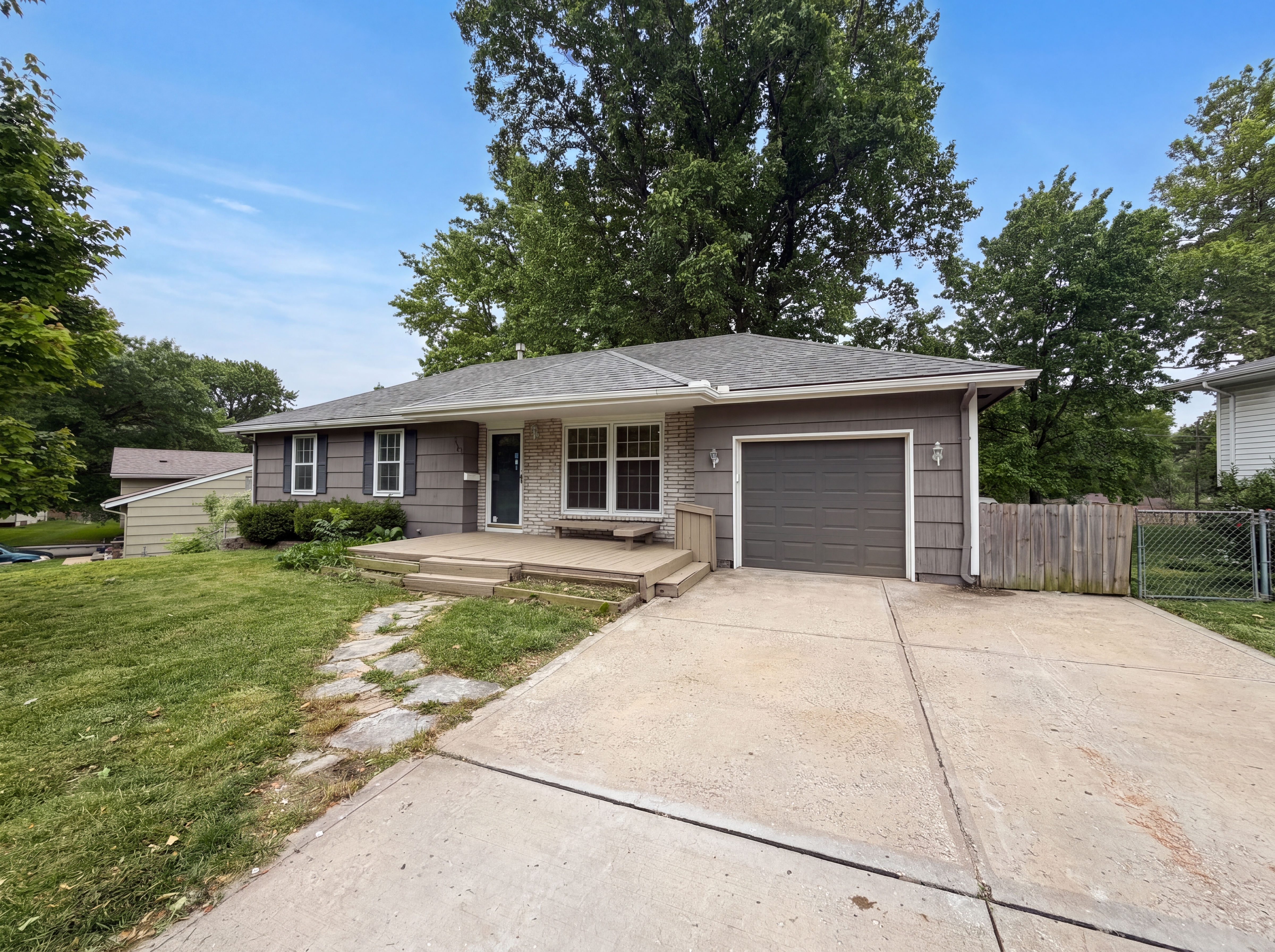 Photo 15 of 18 of 3107 NE 65th Ter, Kansas City, MO