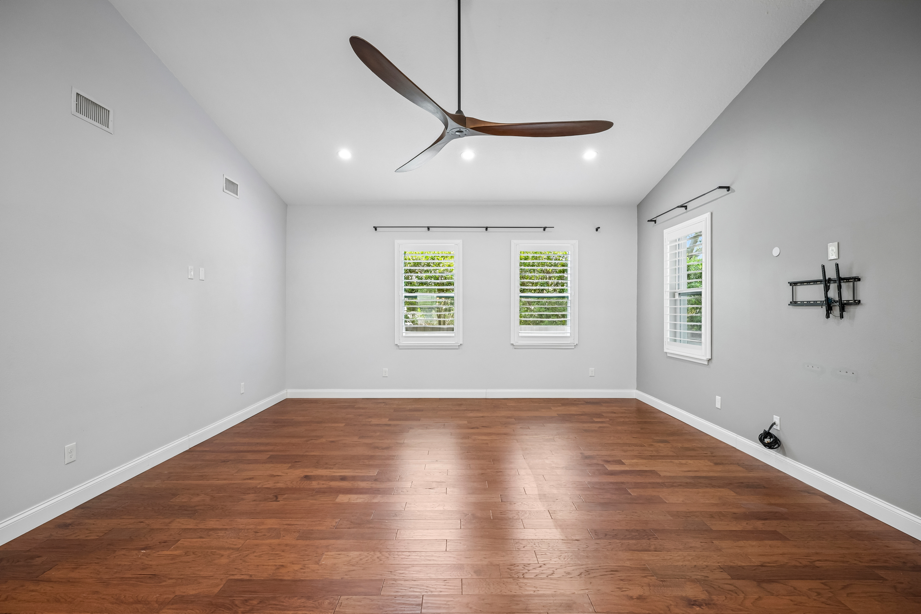 Photo 4 of 52 of 3206 W Price Ave, Tampa, FL