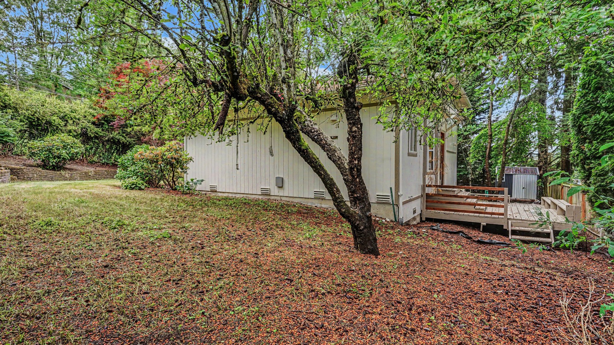 Photo 5 of 19 of 9605 NE 132nd St, Kirkland, WA