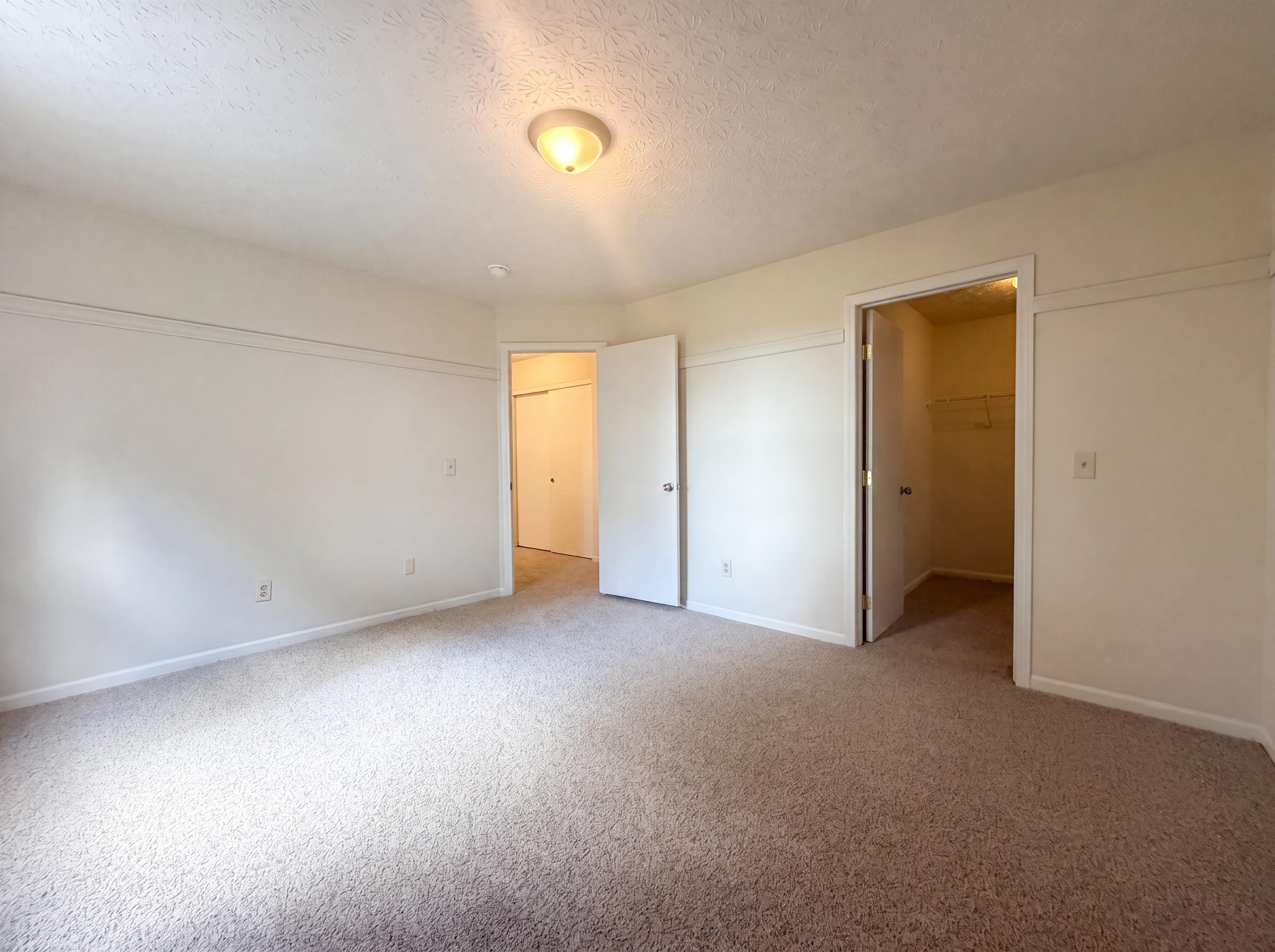 Photo 17 of 29 of 4625 Kenross Dr, Columbus, OH