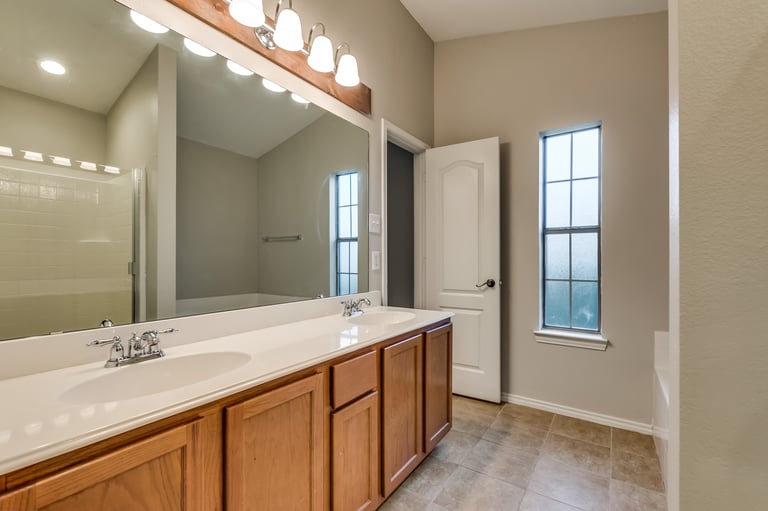 Photo 18 of 28 - 420 Ame Ln, Royse City, TX 75189