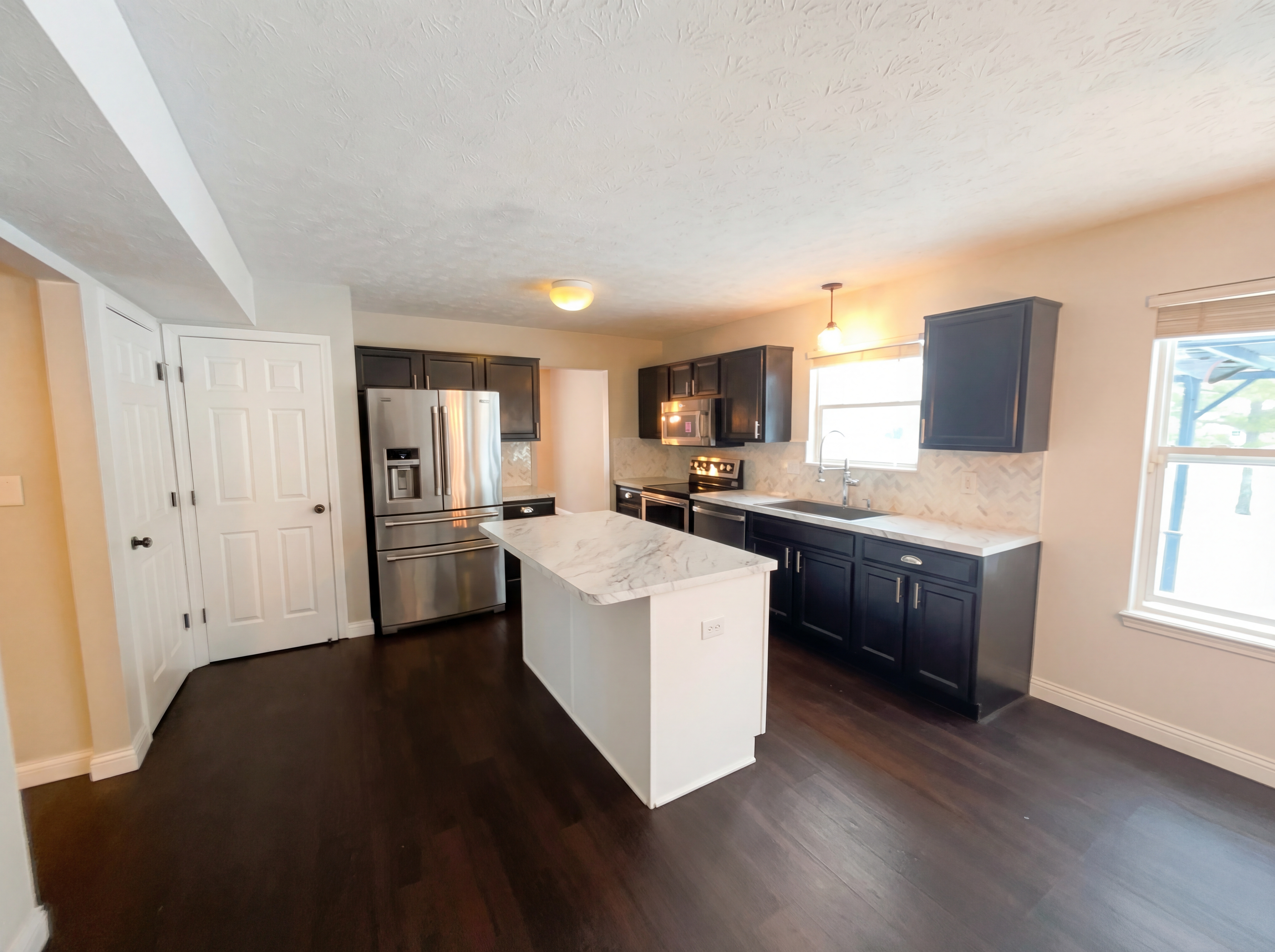 Photo 2 of 20 of 5259 Baysdon Cir, Indianapolis, IN