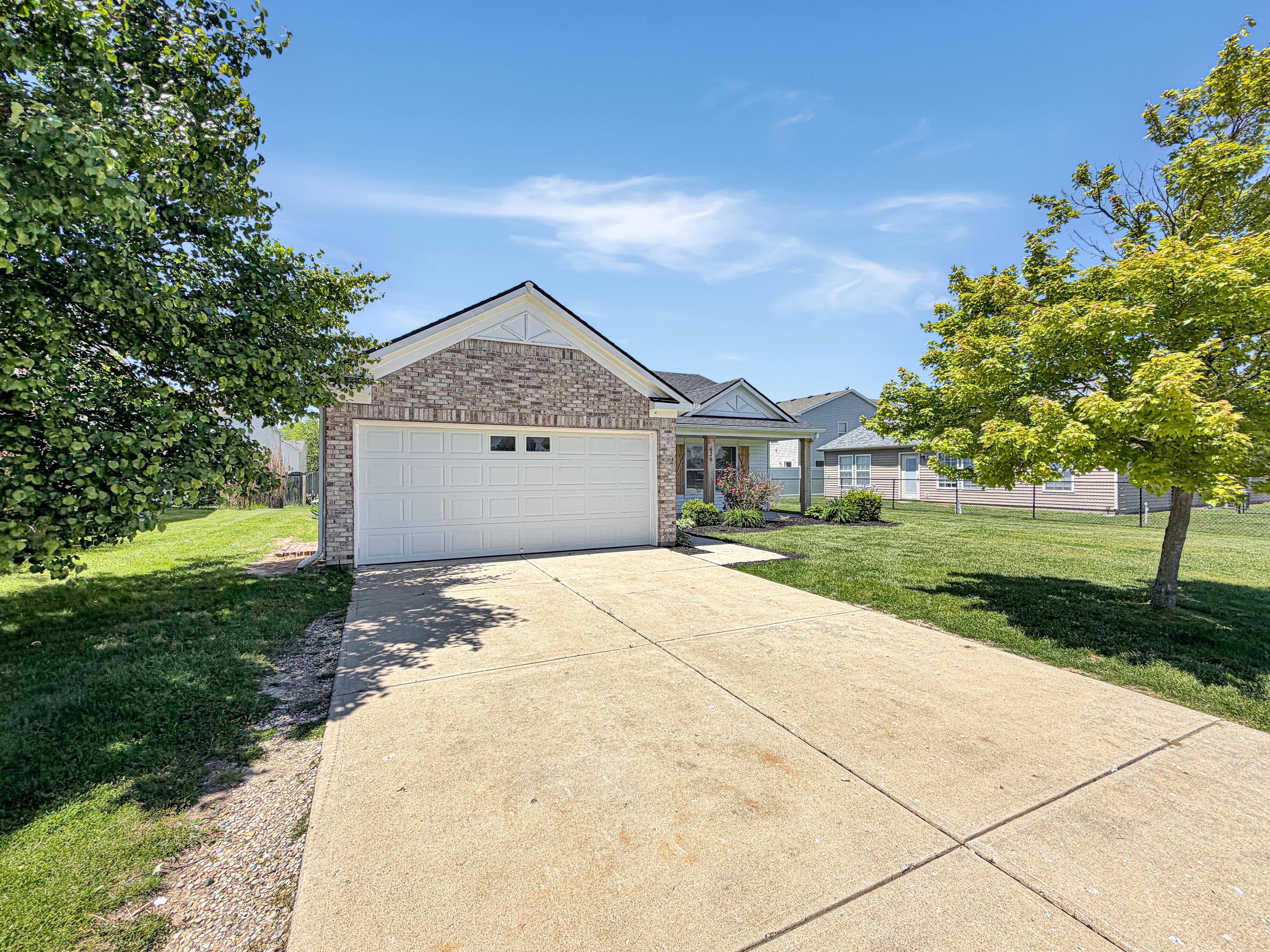 Photo 15 of 17 of 526 Bourneside Dr, Greenfield, IN