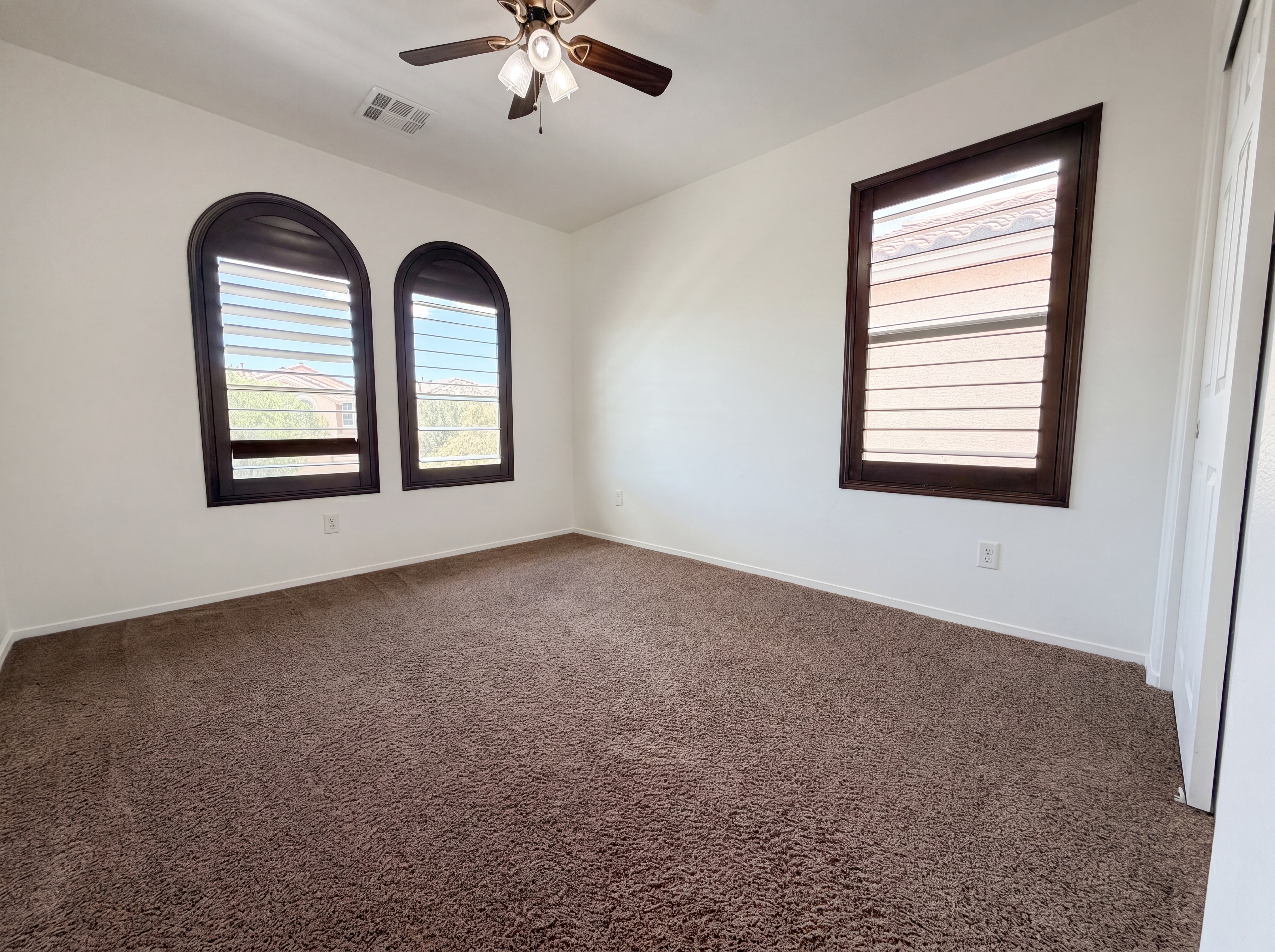Photo 4 of 25 of 7478 Benlomond Ave, Las Vegas, NV