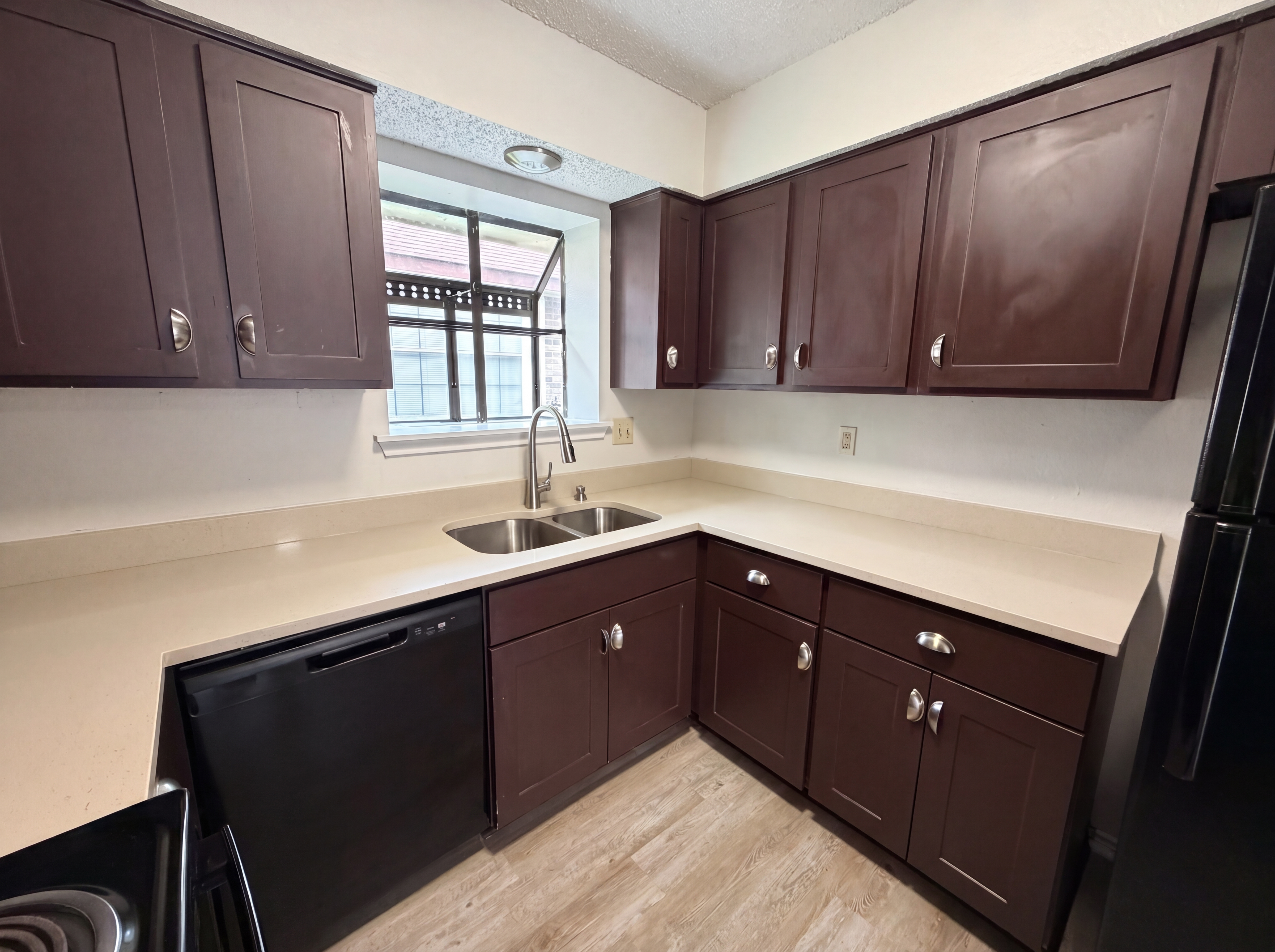 Photo 9 of 18 of 1502 Allen Dr, Cedar Hill, TX