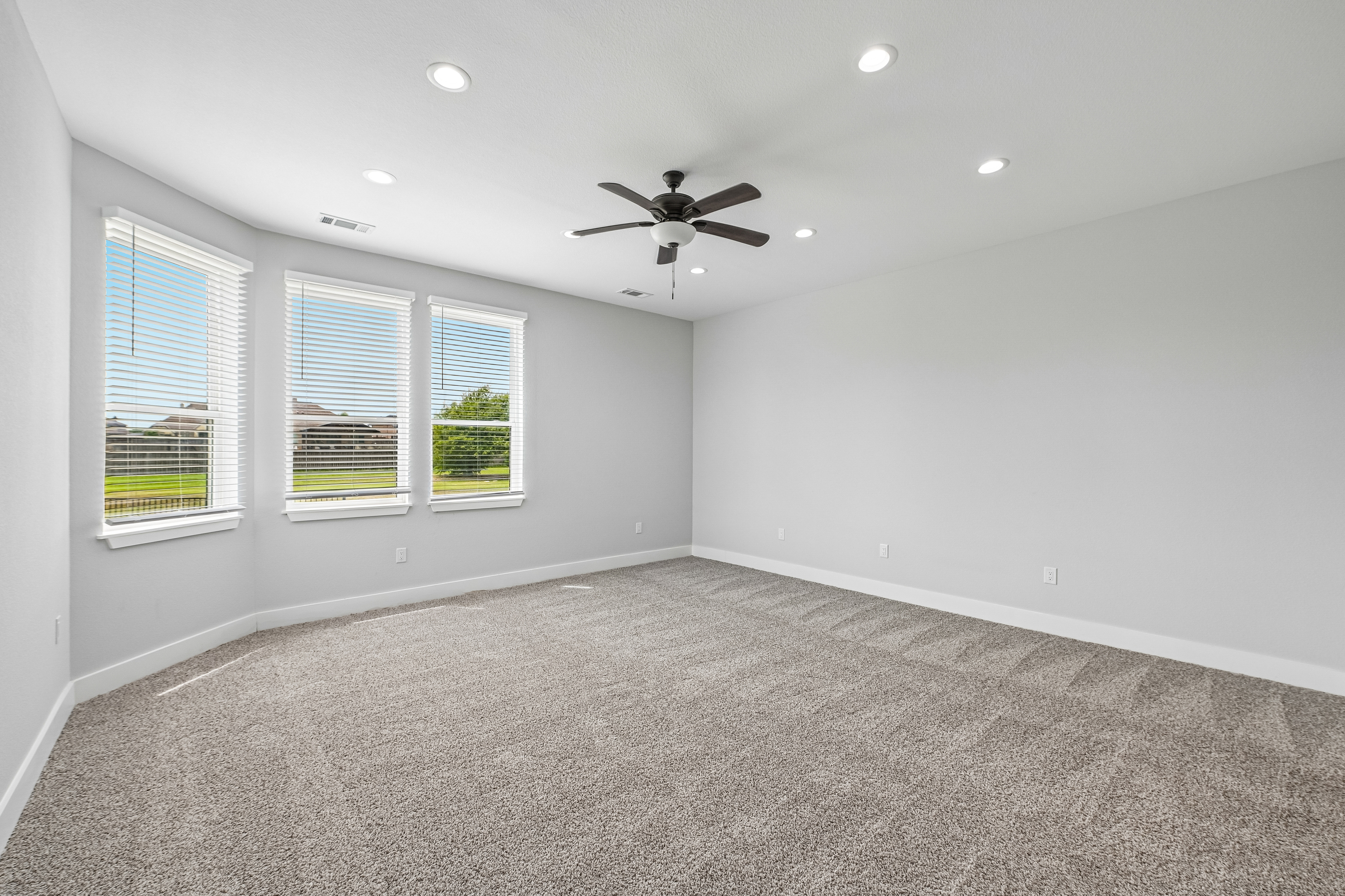 Photo 7 of 44 of 681 Davenport Dr, Waxahachie, TX