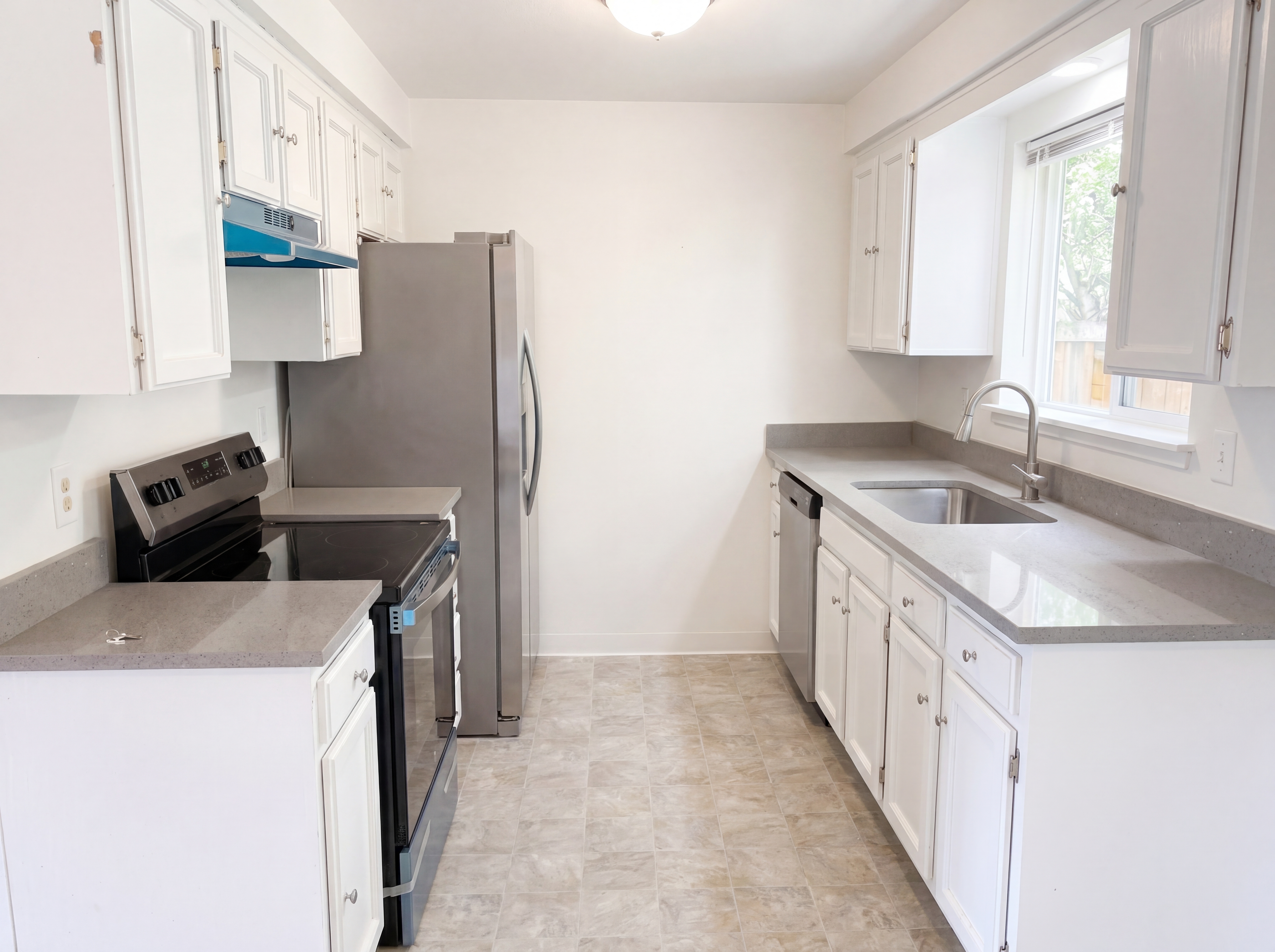 Photo 2 of 36 of 4927 Trade Wind Ave N, Keizer, OR