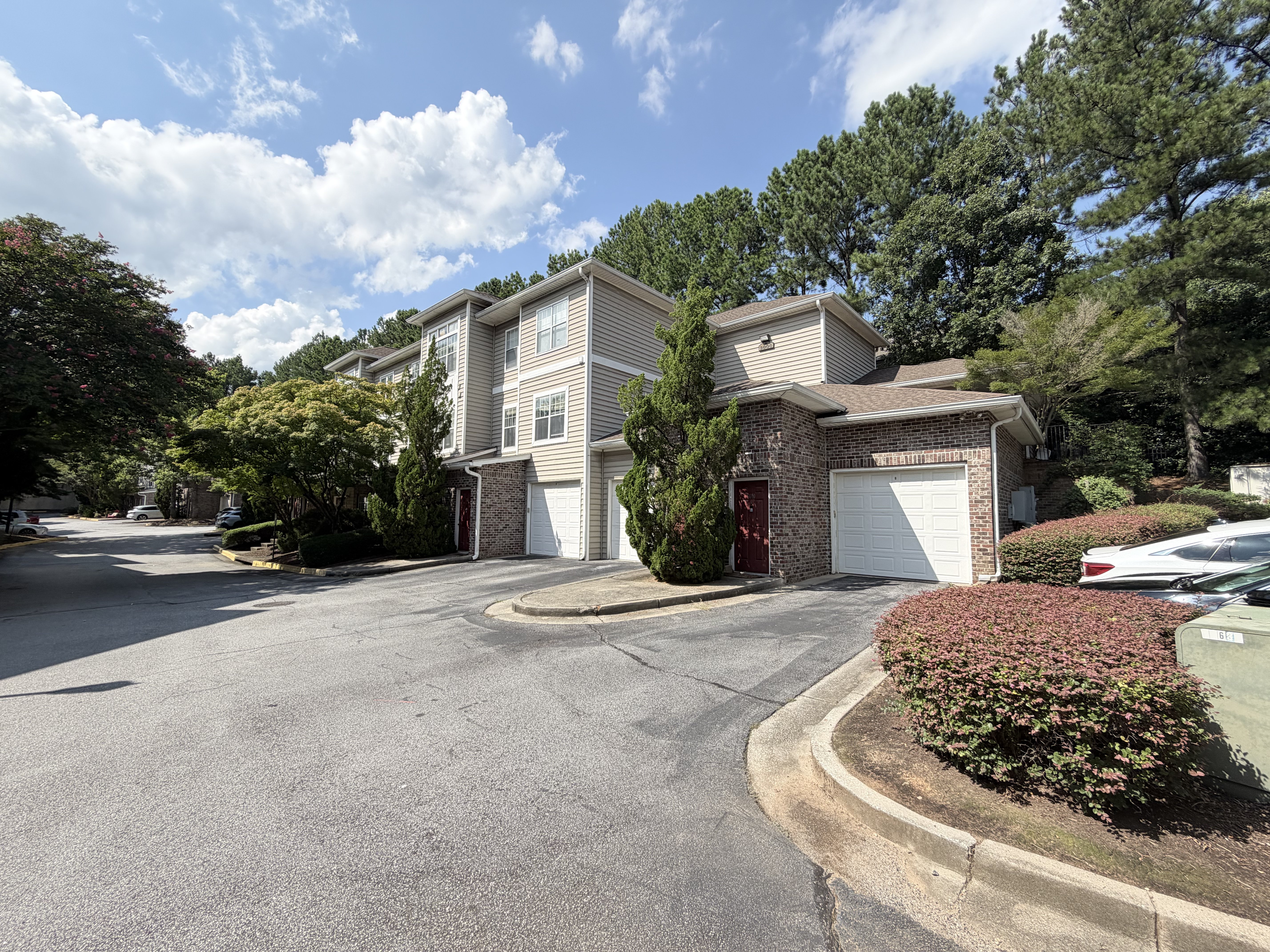 Photo 31 of 34 of 2700 Pine Tree Rd NE, Atlanta, GA