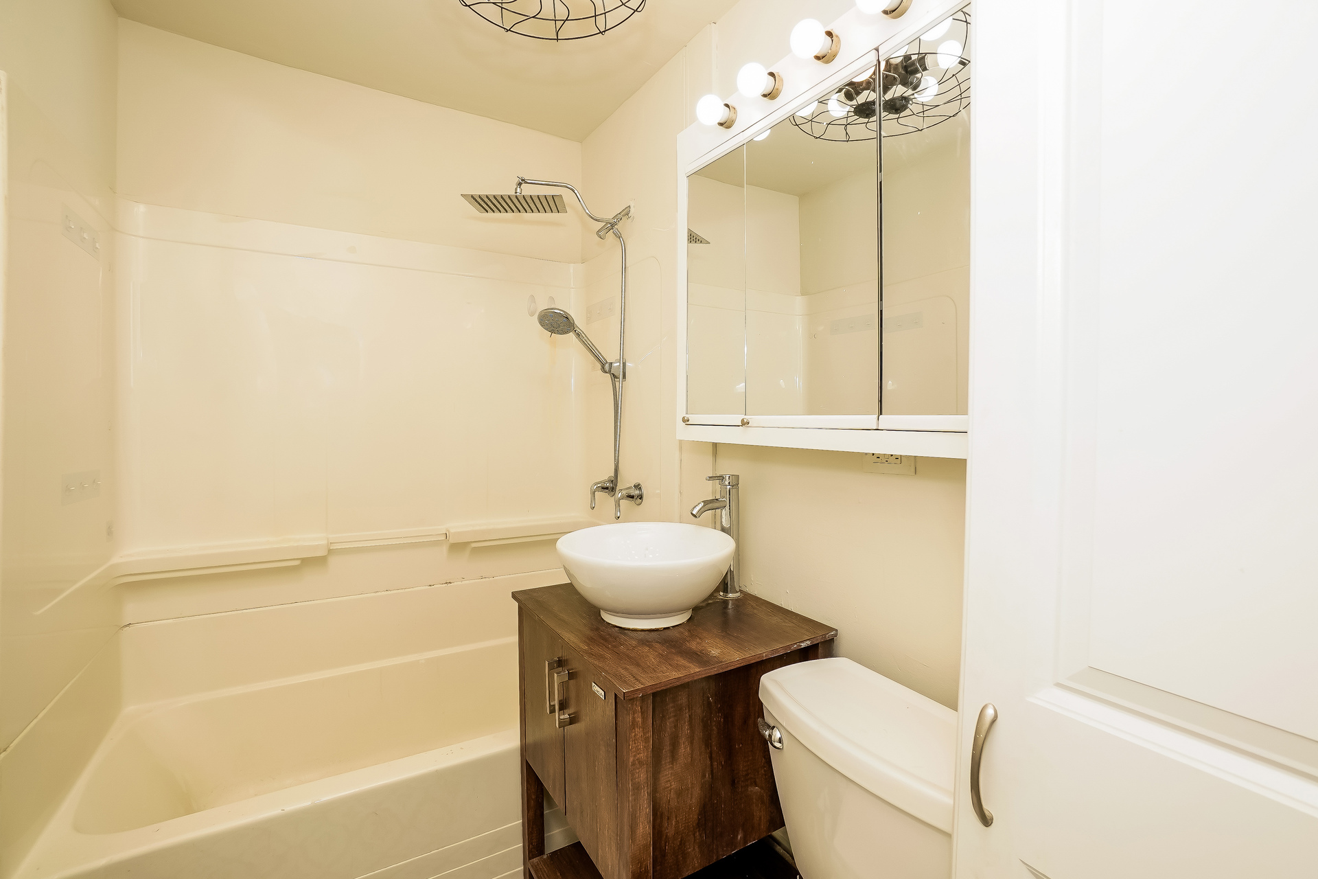 Photo 6 of 21 of 215 S Prairie Rd, New Lenox, IL