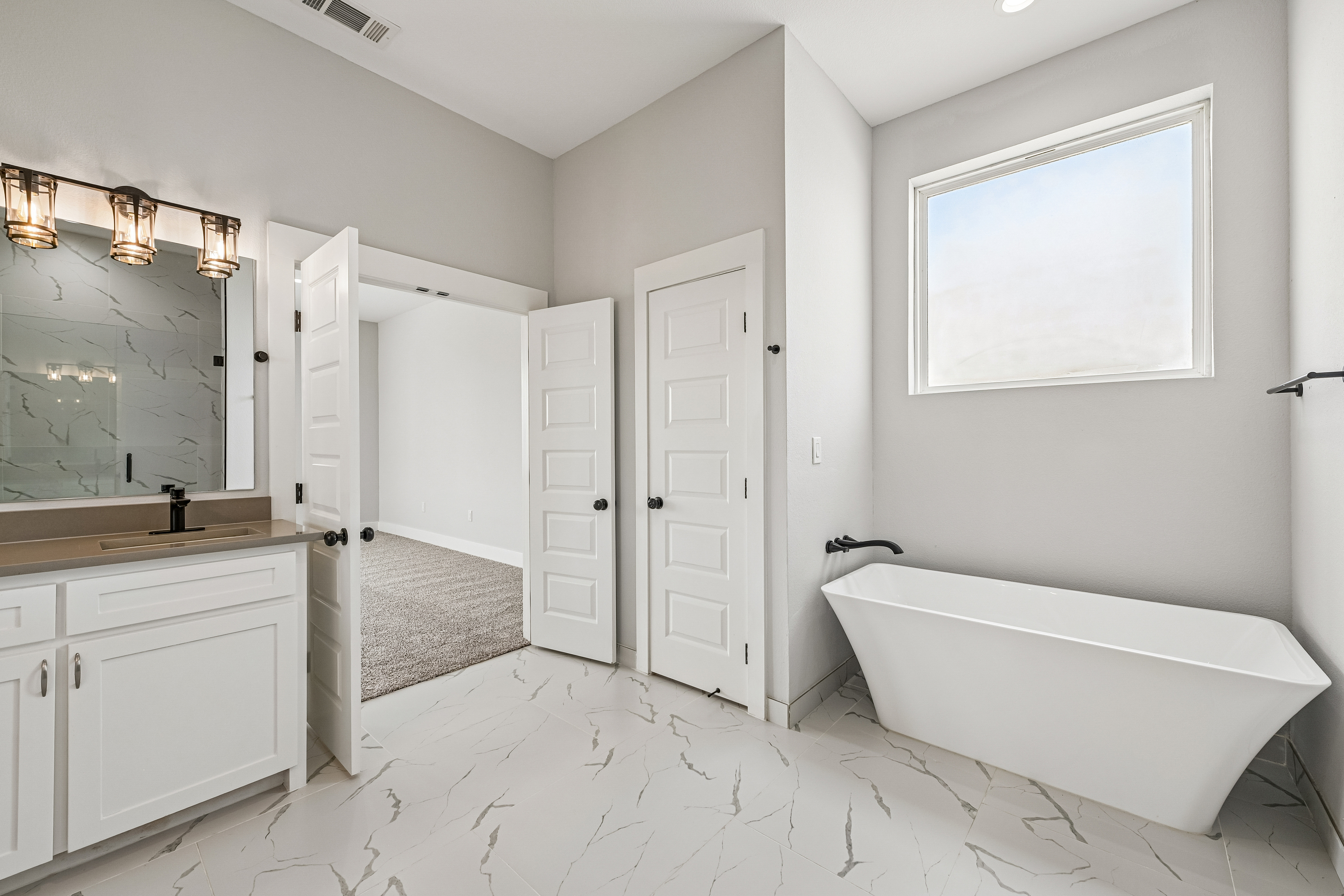 Photo 8 of 44 of 681 Davenport Dr, Waxahachie, TX