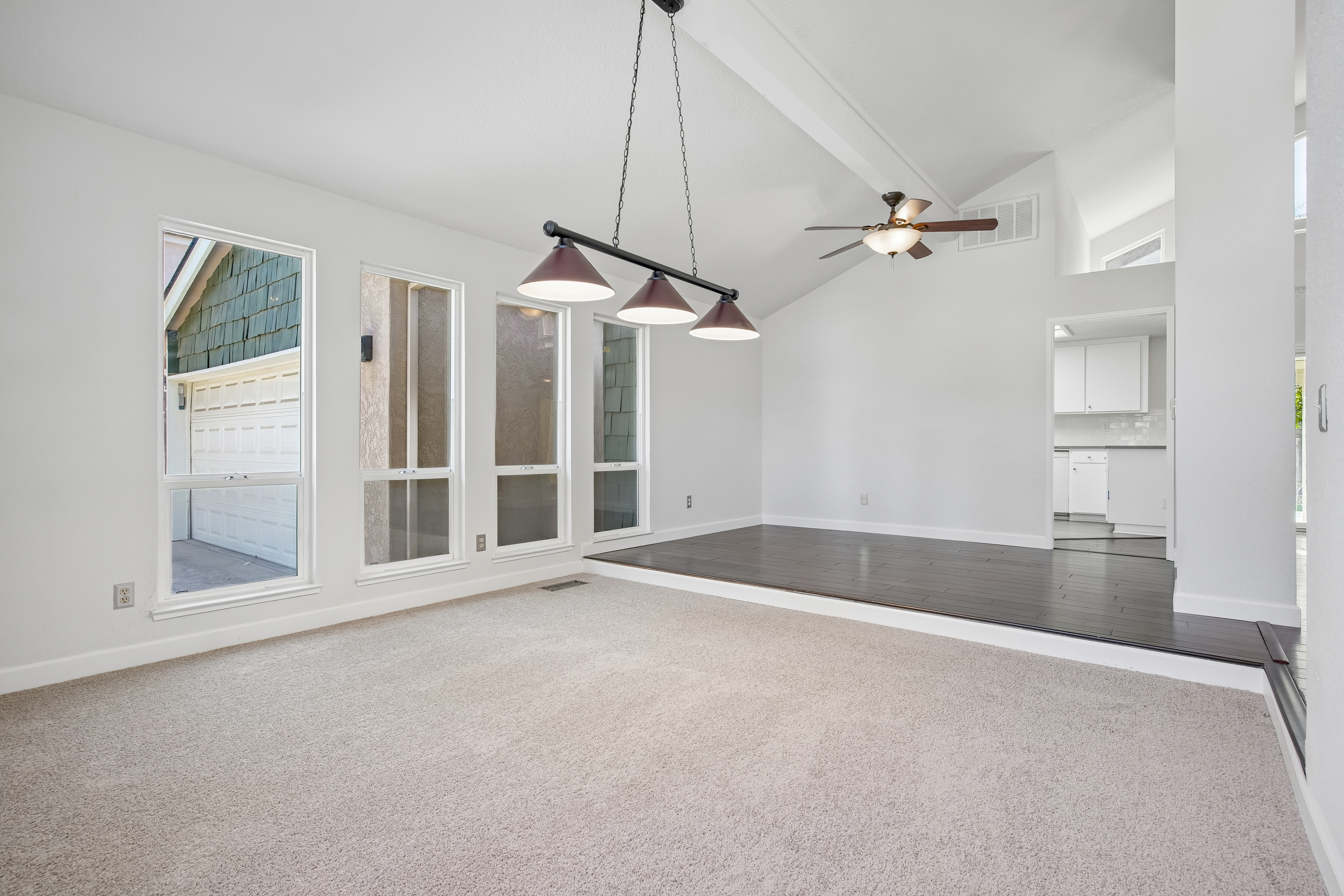 Photo 3 of 31 of 2100 Sandpoint Dr, Modesto, CA