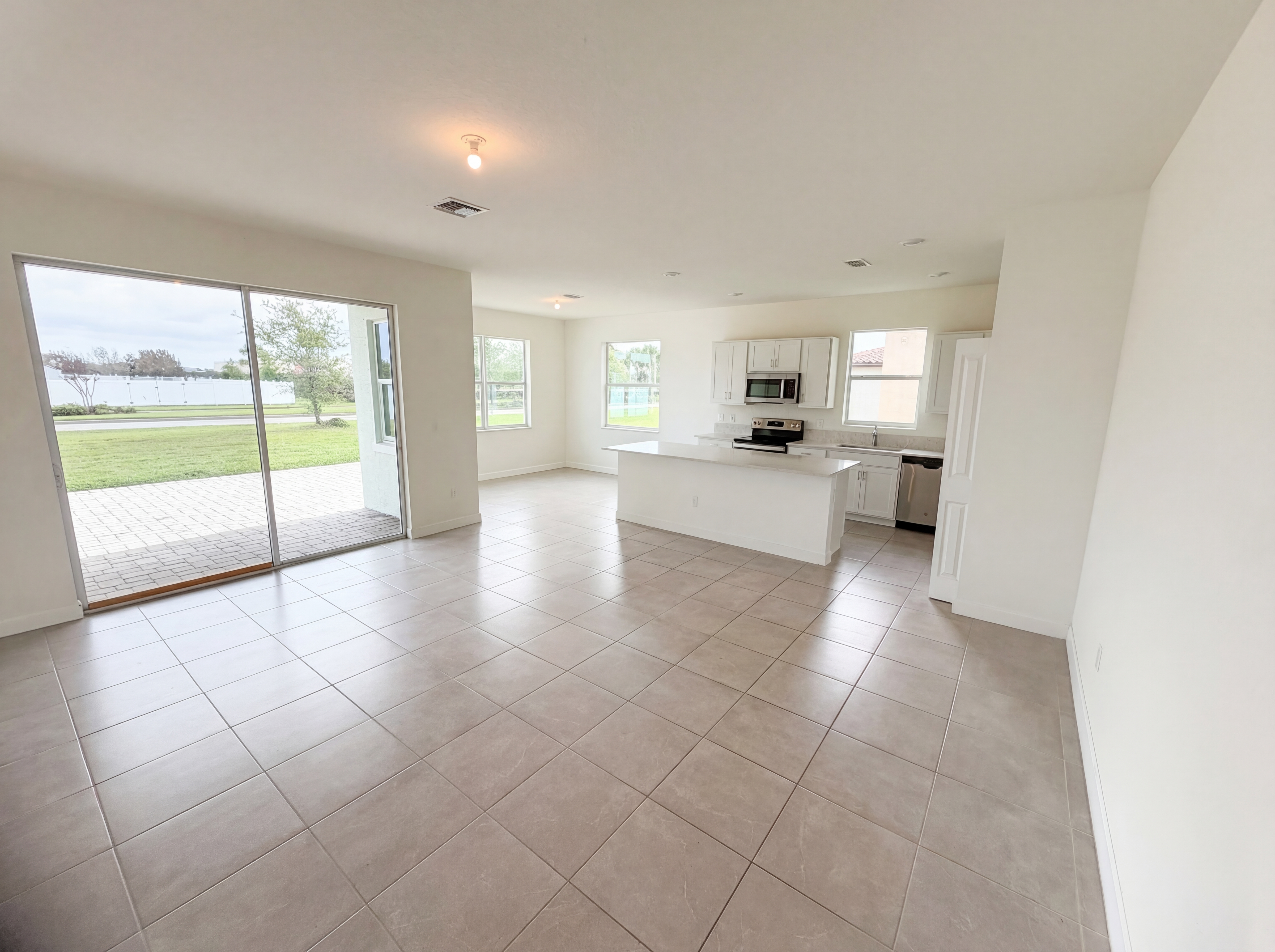 Photo 3 of 28 of 12473 NW Lynch Ln, Port Saint Lucie, FL