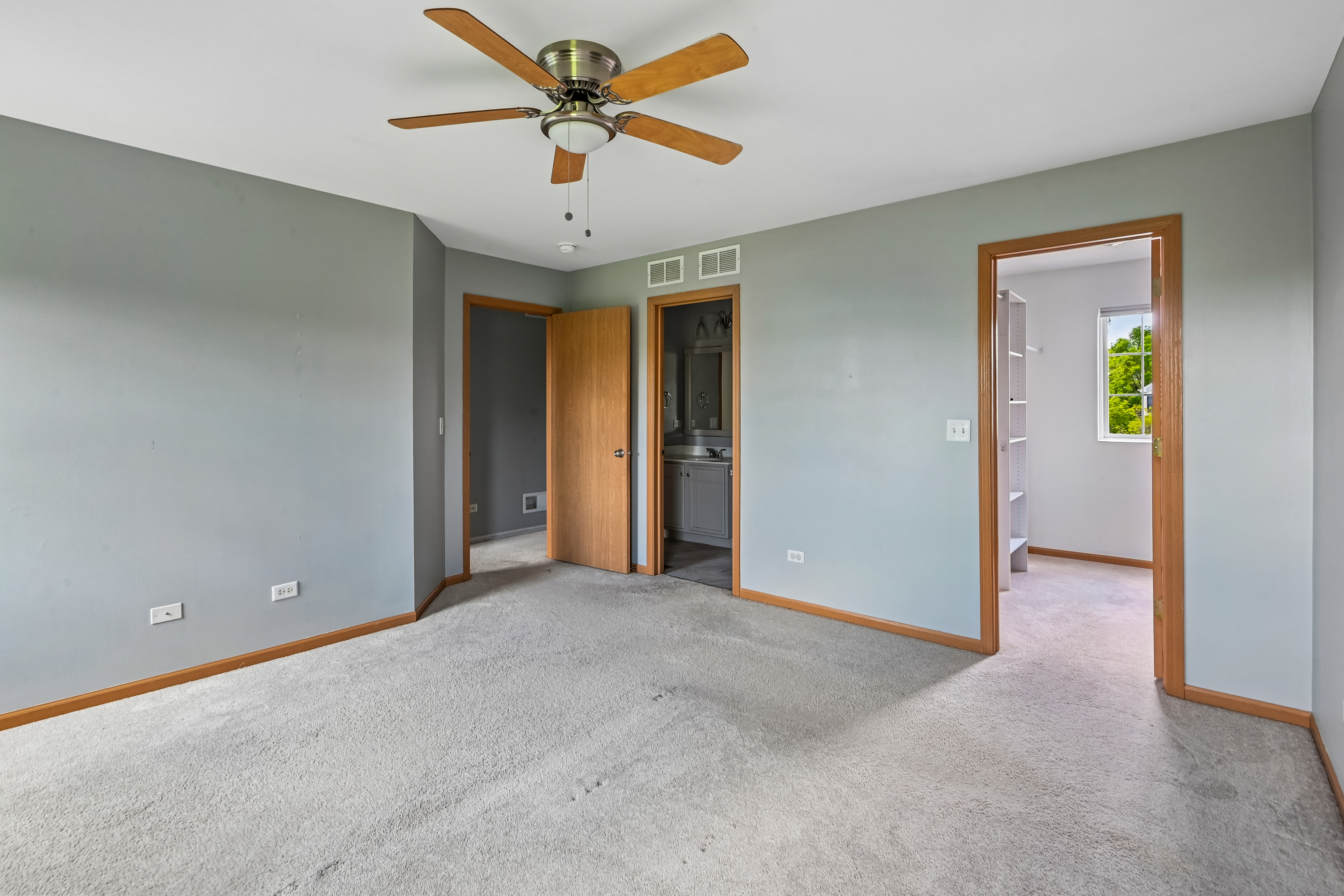 Photo 4 of 33 of 1212 Courtland Cir, Plainfield, IL