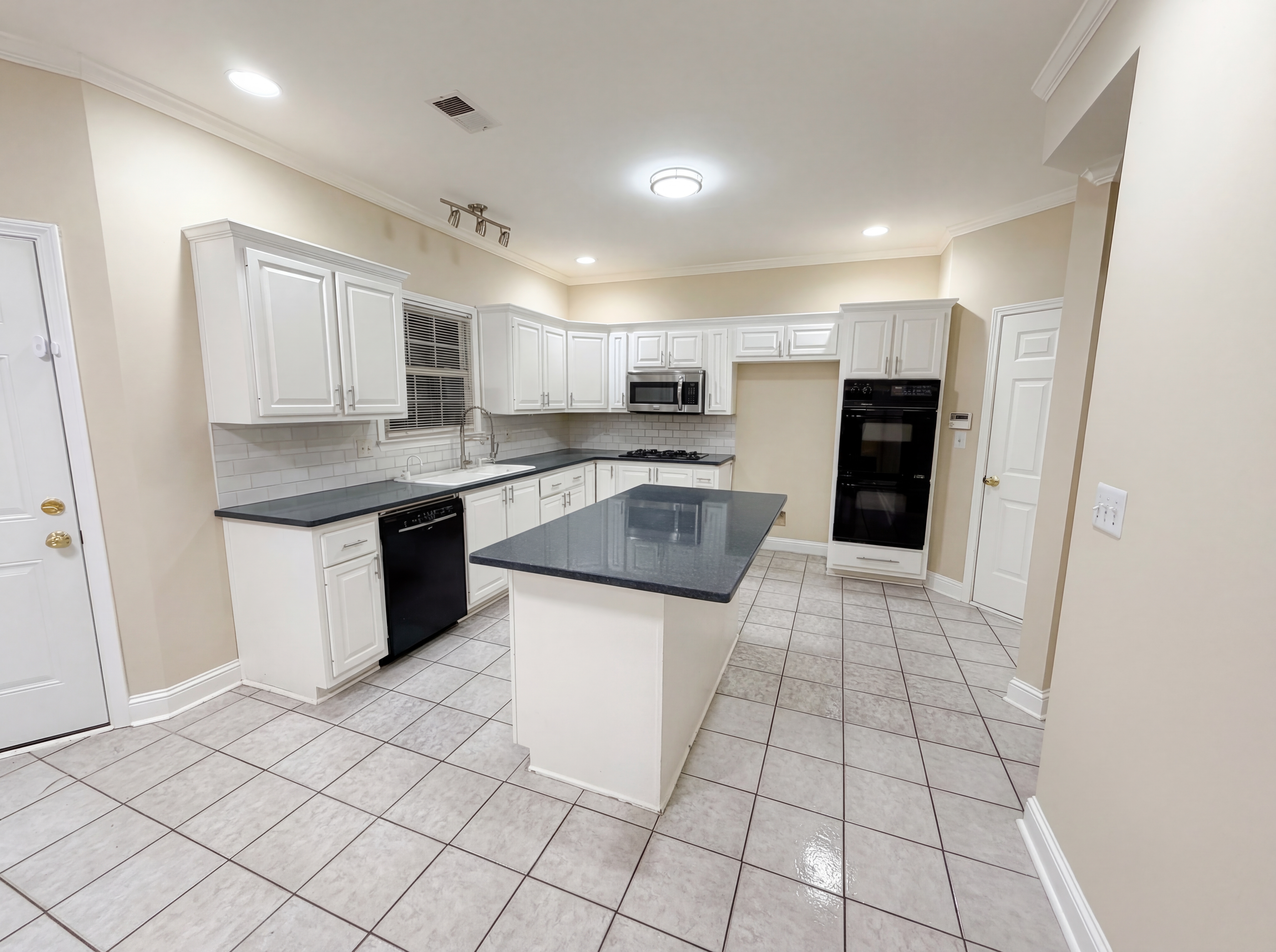 Photo 6 of 21 of 3805 Lenna Dr, Snellville, GA