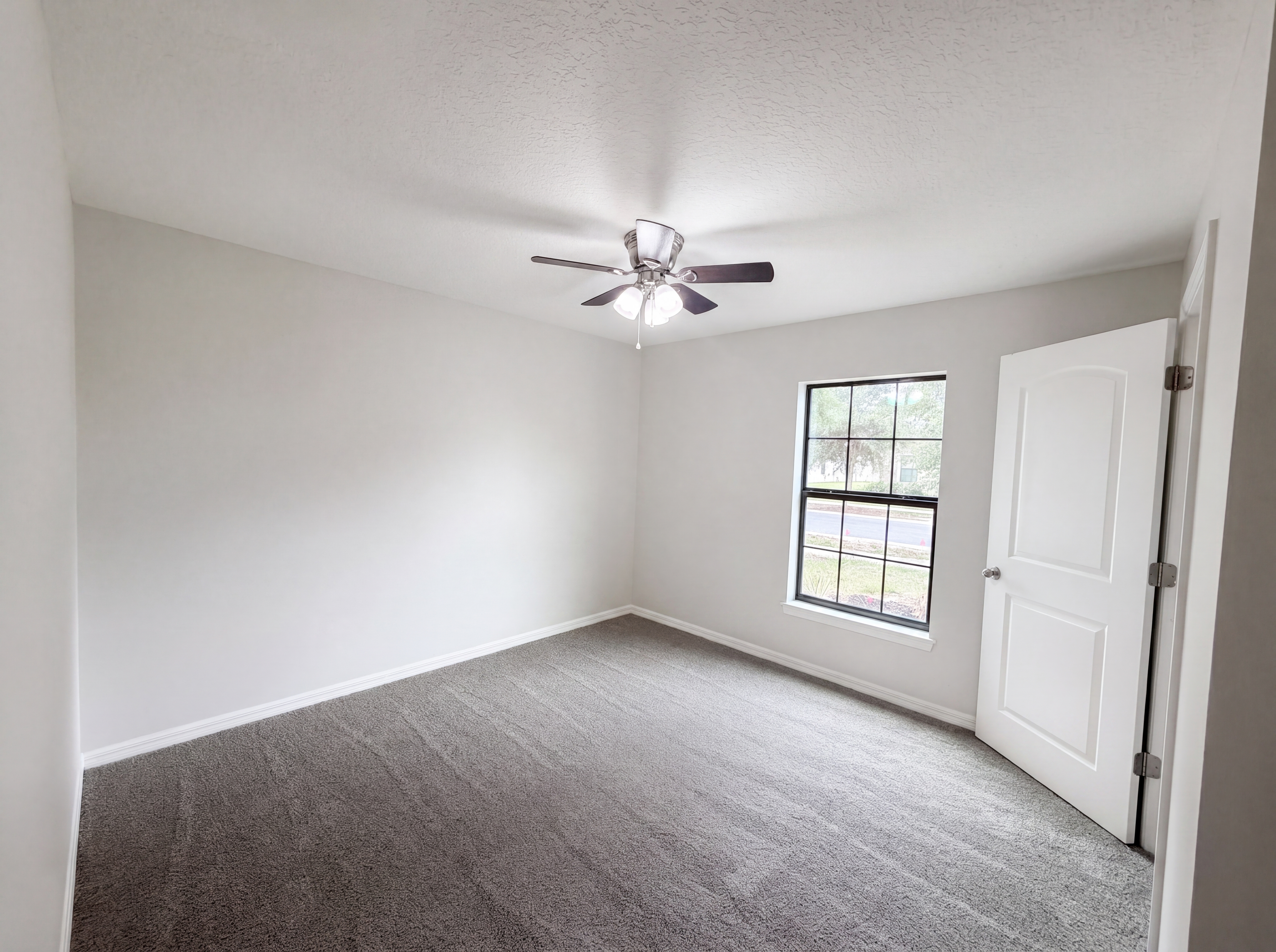 Photo 13 of 21 of 2440 Bracknell Forest Trl, Tavares, FL