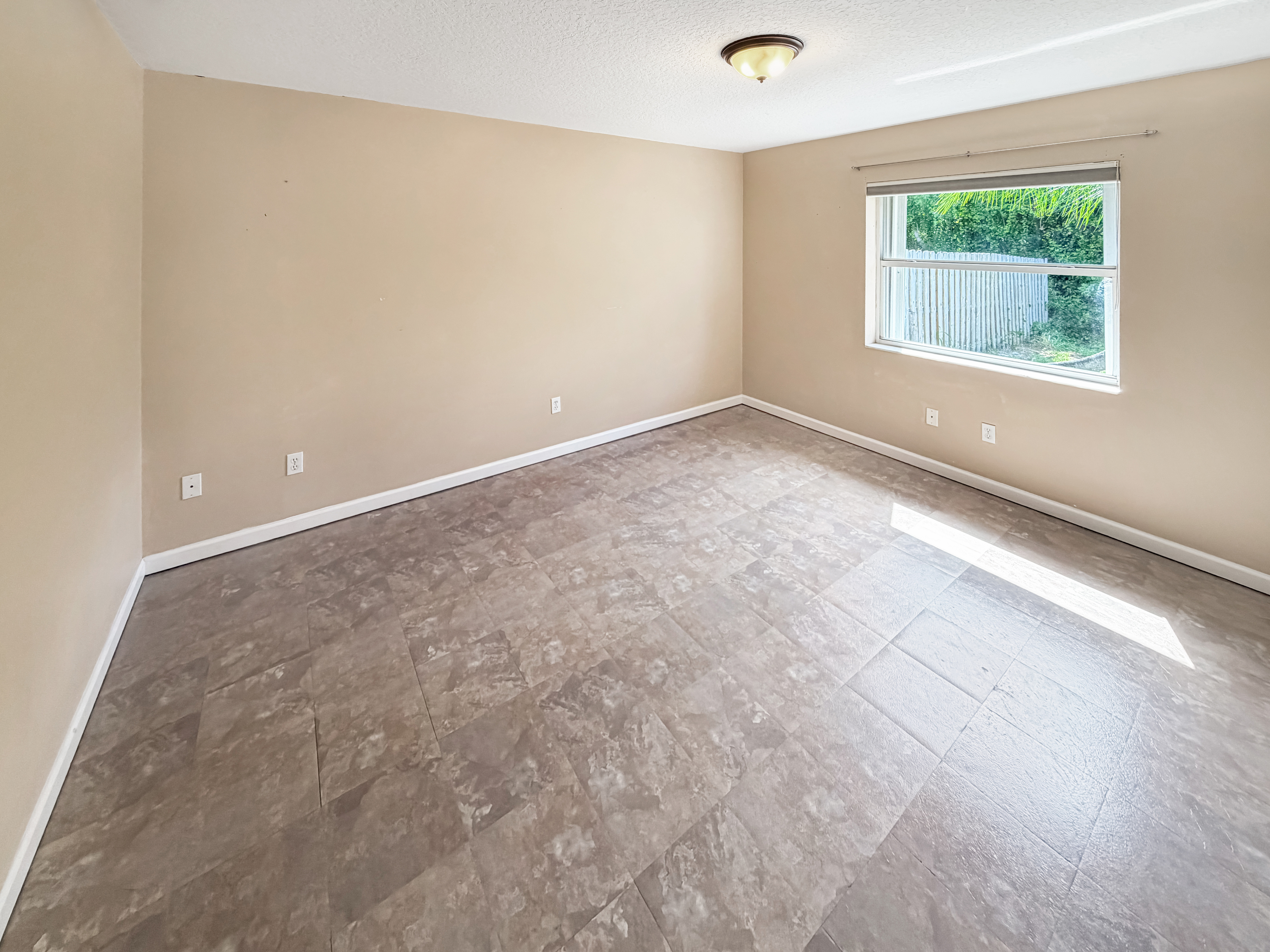 Photo 10 of 18 of 2361 NE 21st Ave, Jensen Beach, FL
