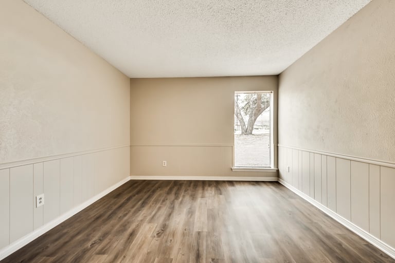 Photo 16 of 32 - 4606 Ashbrook Rd, Dallas, TX 75227