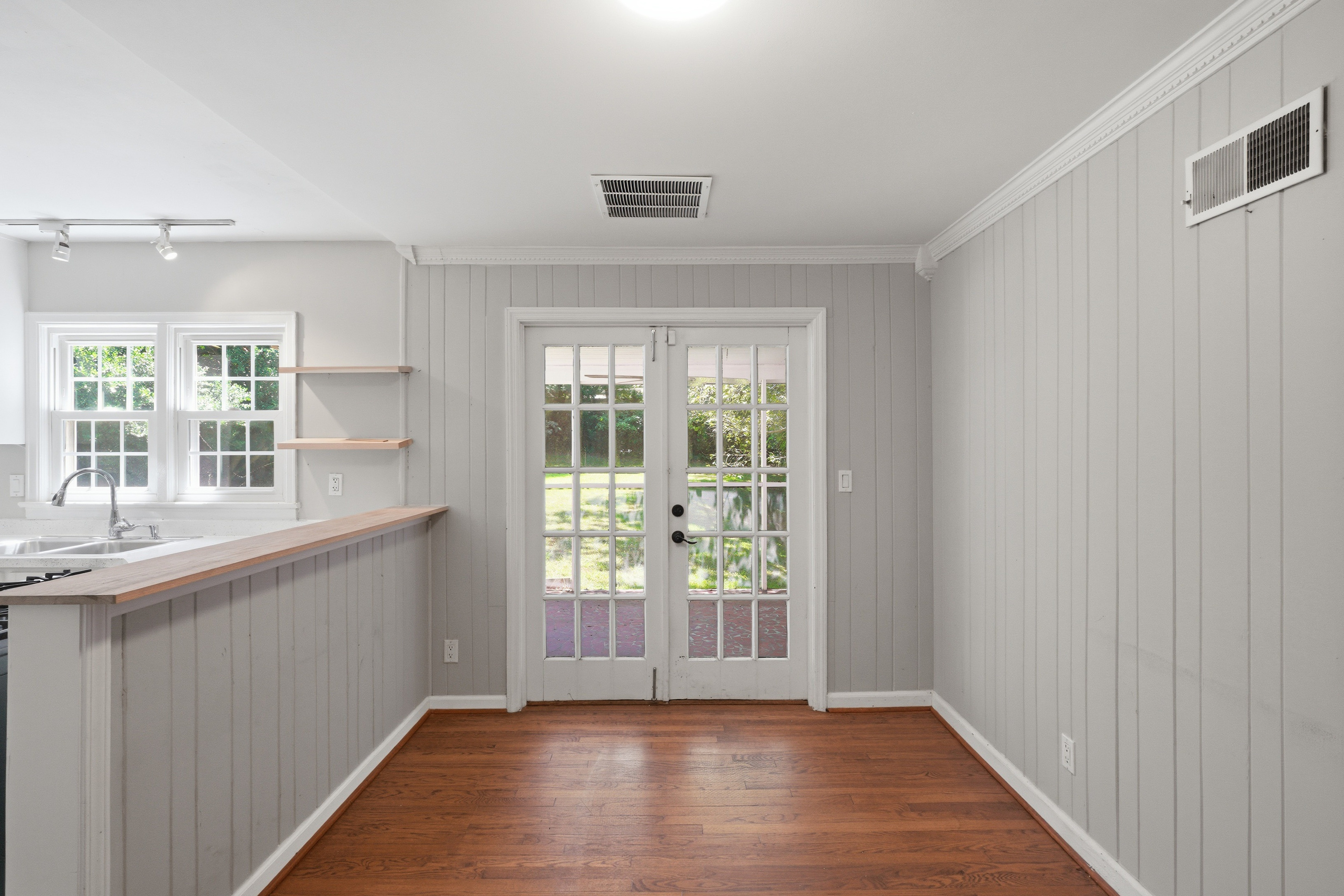 Photo 13 of 25 of 1347 Chalmette Dr NE, Atlanta, GA