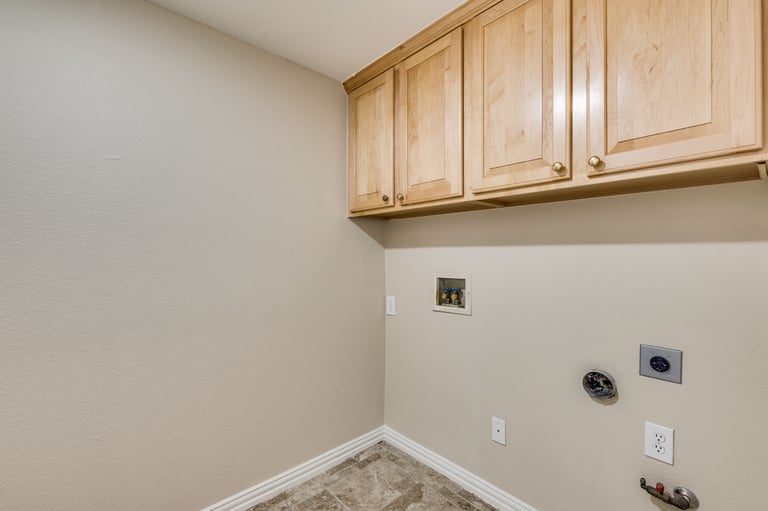 Photo 32 of 36 - 5700 Christy Ln, Haltom City, TX 76137
