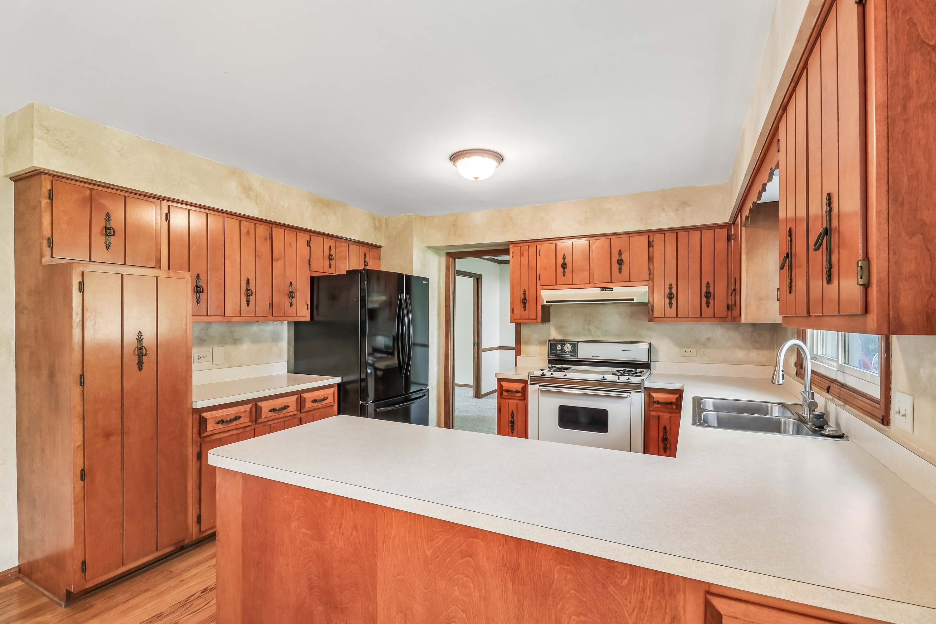 Photo 16 of 41 of 733 Buttonwood Cir, Naperville, IL
