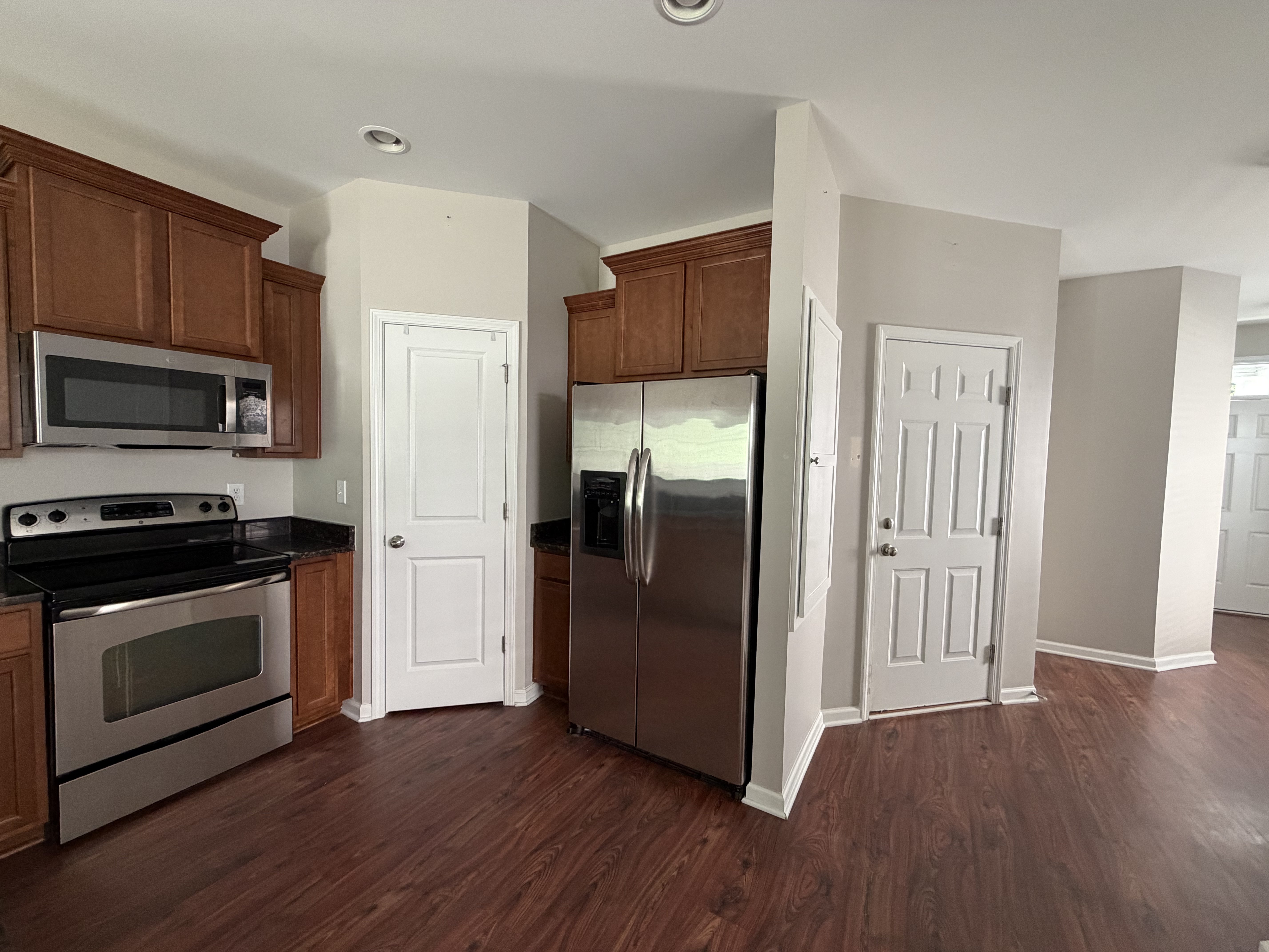 Photo 10 of 24 of 815 Parnell Ct, Columbia, SC