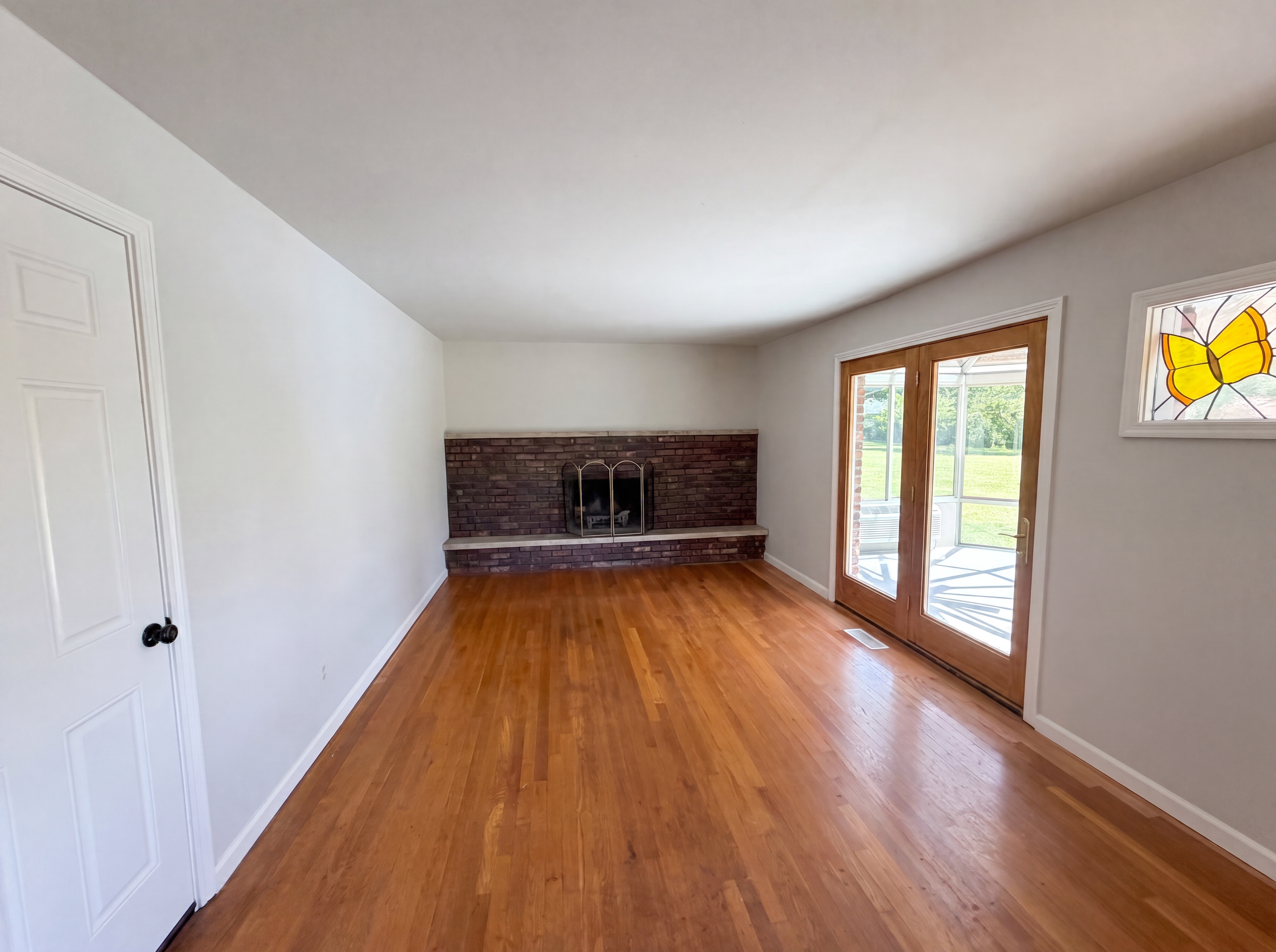 Photo 8 of 19 of 2883 S Wollenweber Rd, New Palestine, IN