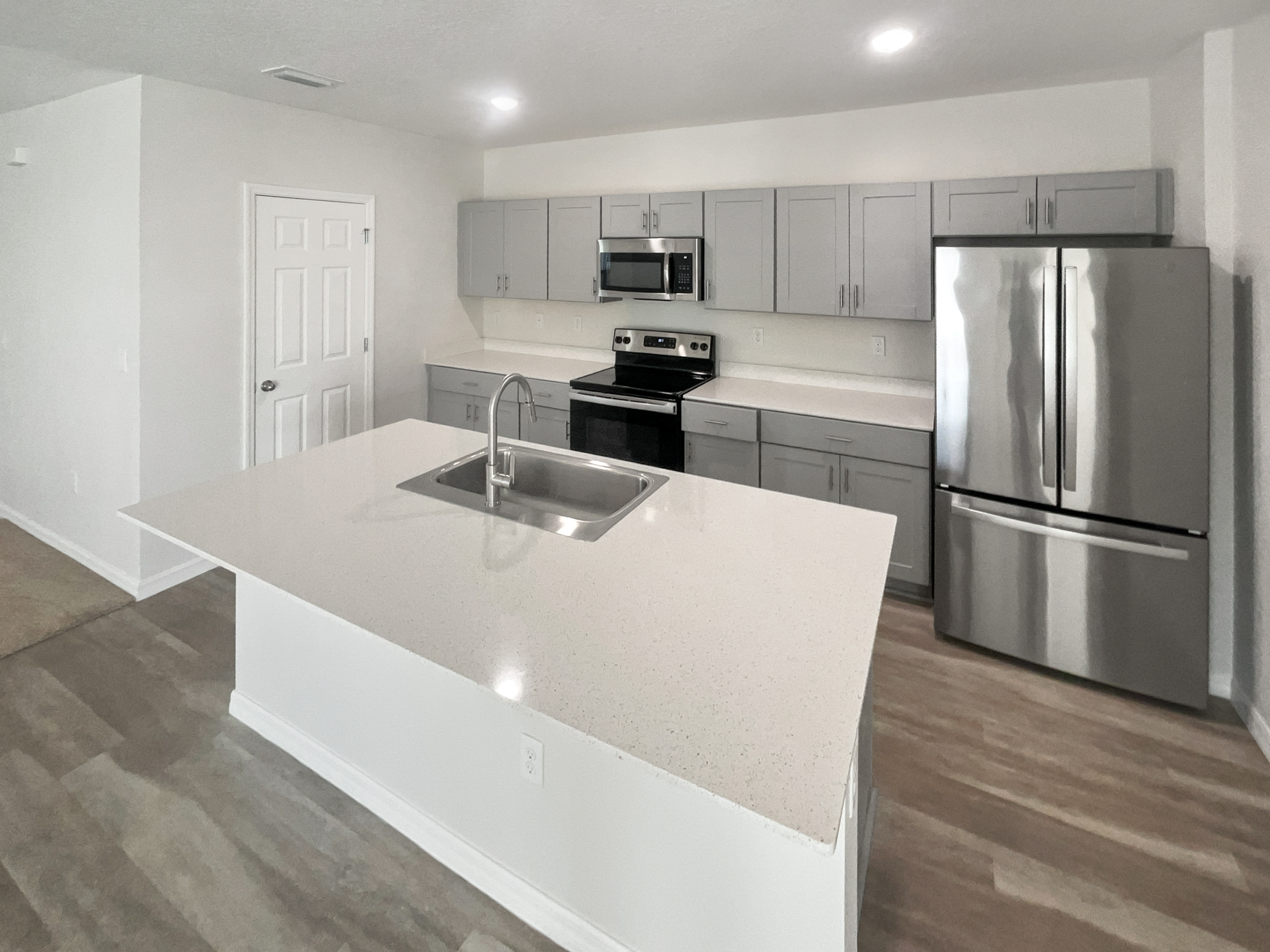 Photo 6 of 32 of 13001 Upward Pl, Riverview, FL