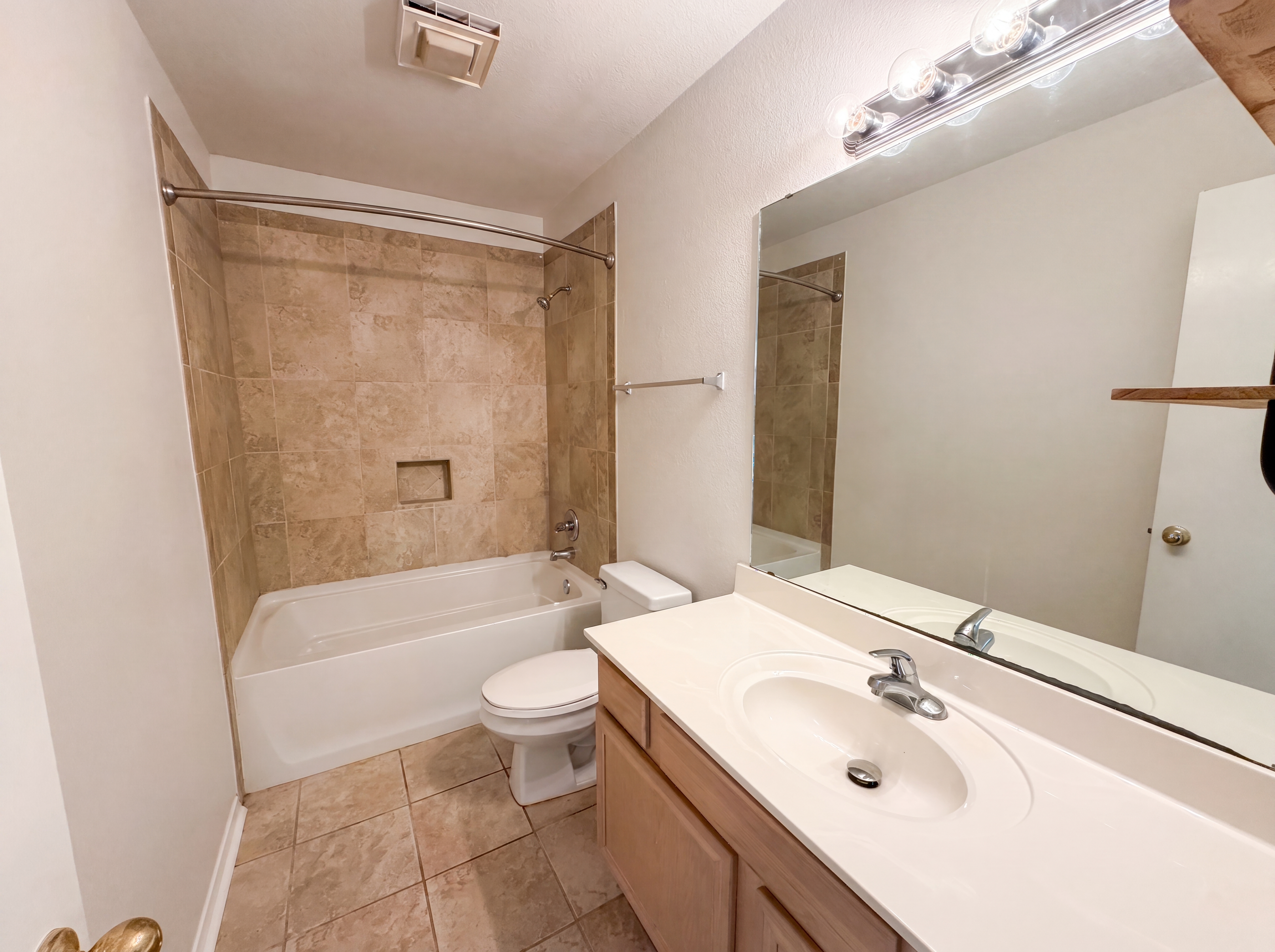 Photo 13 of 17 of 10740 Southern Trace Cir, Flint, TX