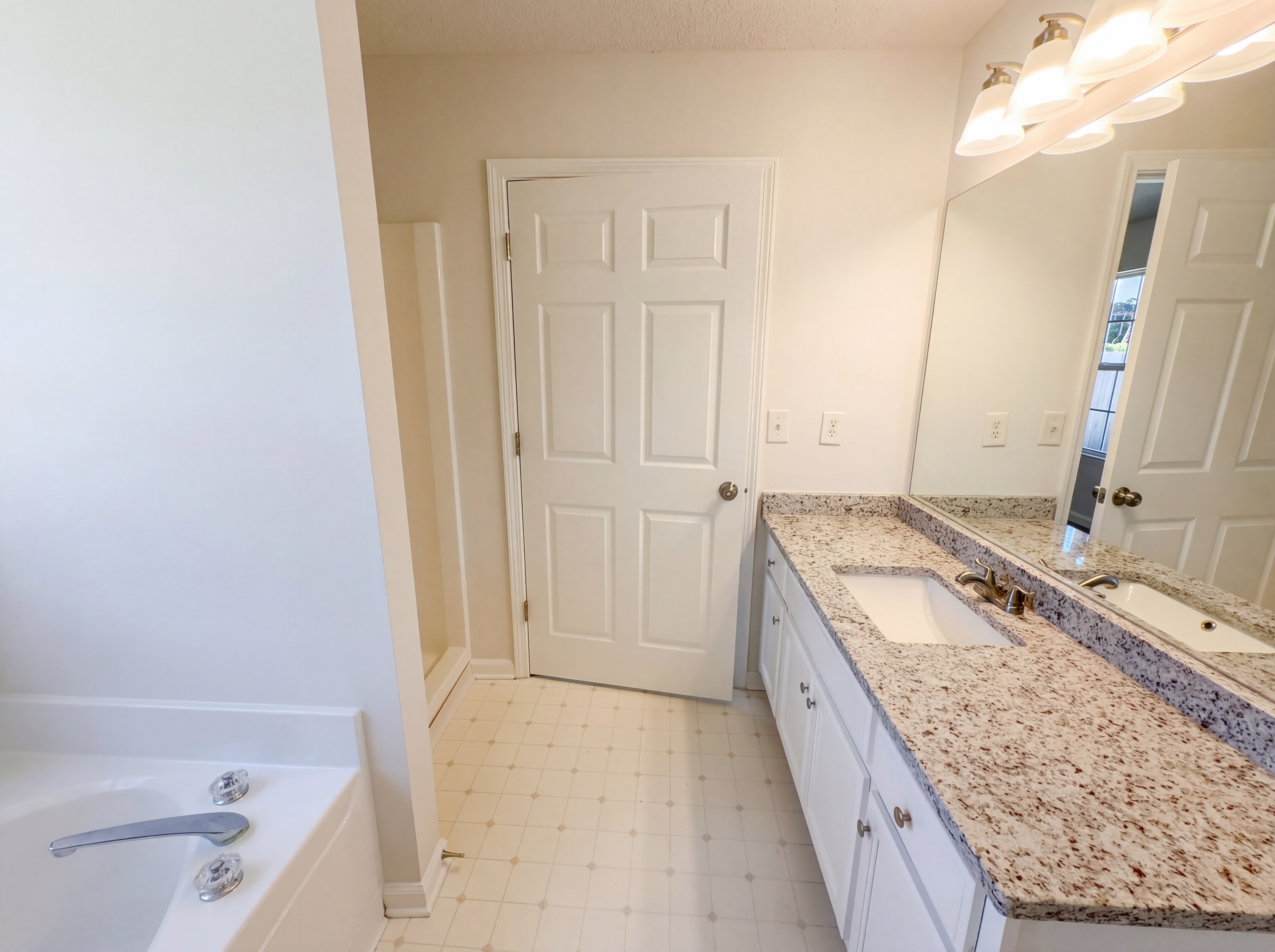 Photo 12 of 18 of 124 Amelia Garden Way, Lawrenceville, GA