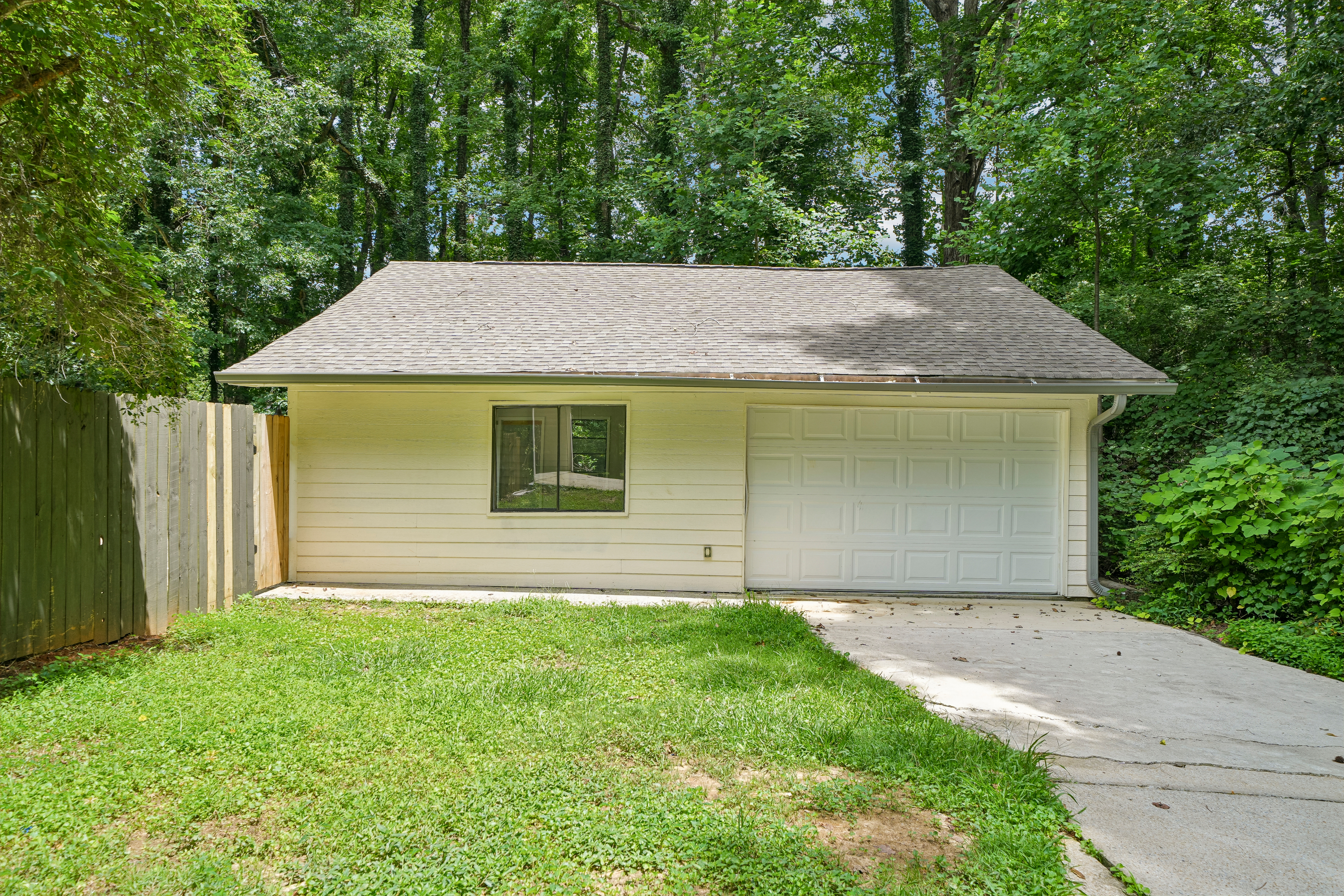 Photo 41 of 47 of 630 Benson Hurst Dr SW, Mableton, GA