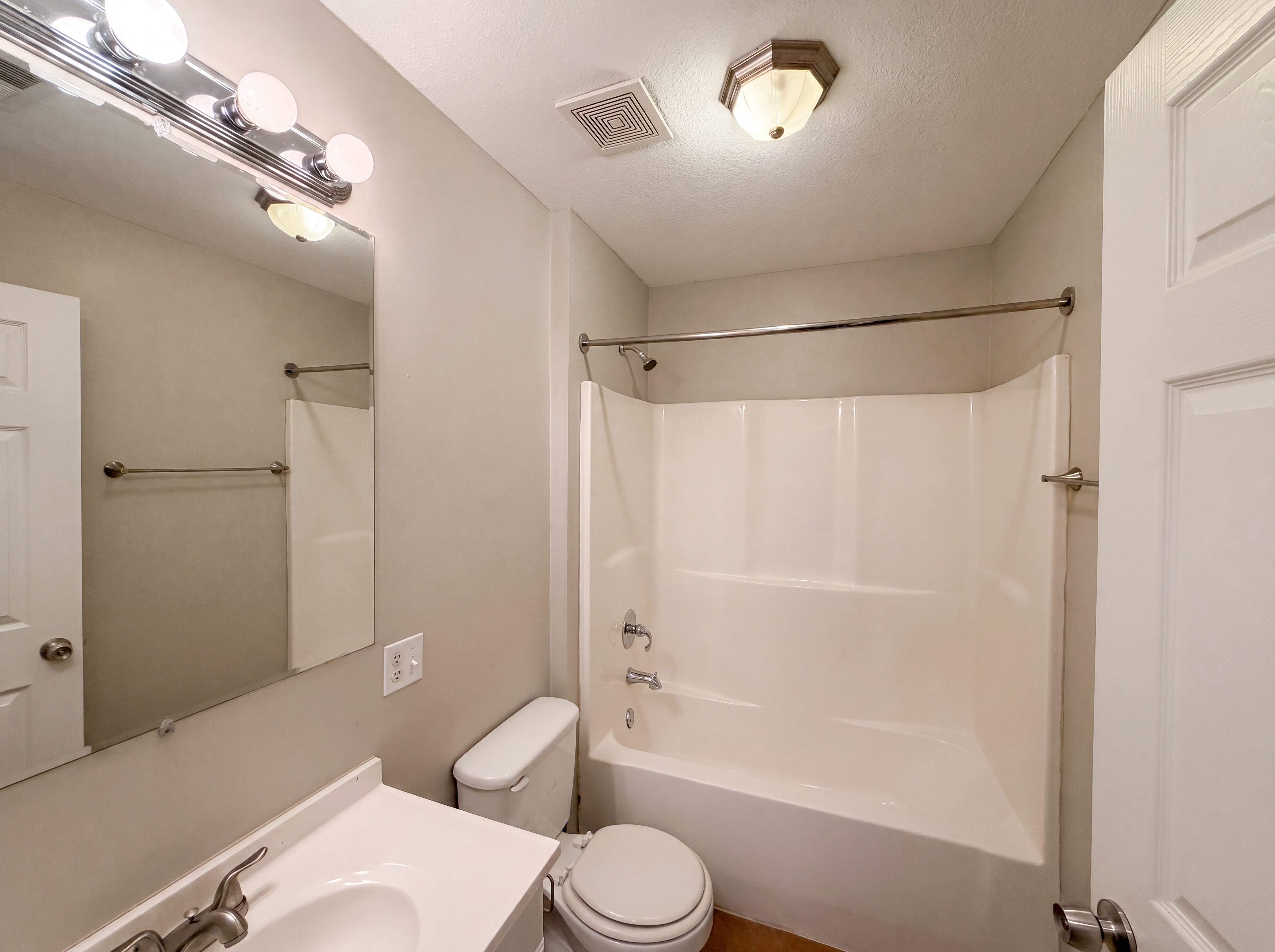 Photo 9 of 17 of 905 S Butler Ter, Harrisonville, MO