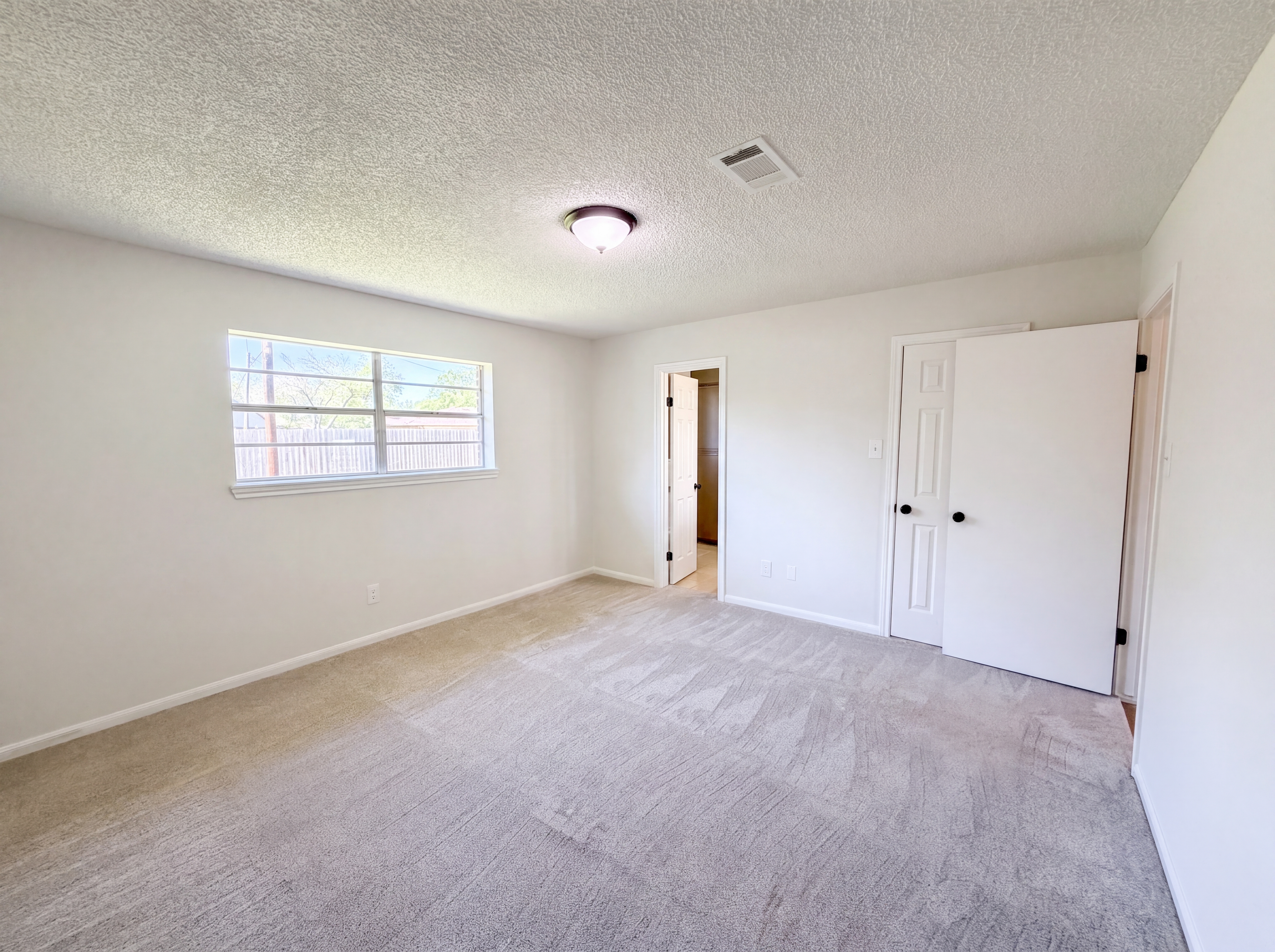 Photo 15 of 18 of 12614 A Bar Dr, Santa Fe, TX