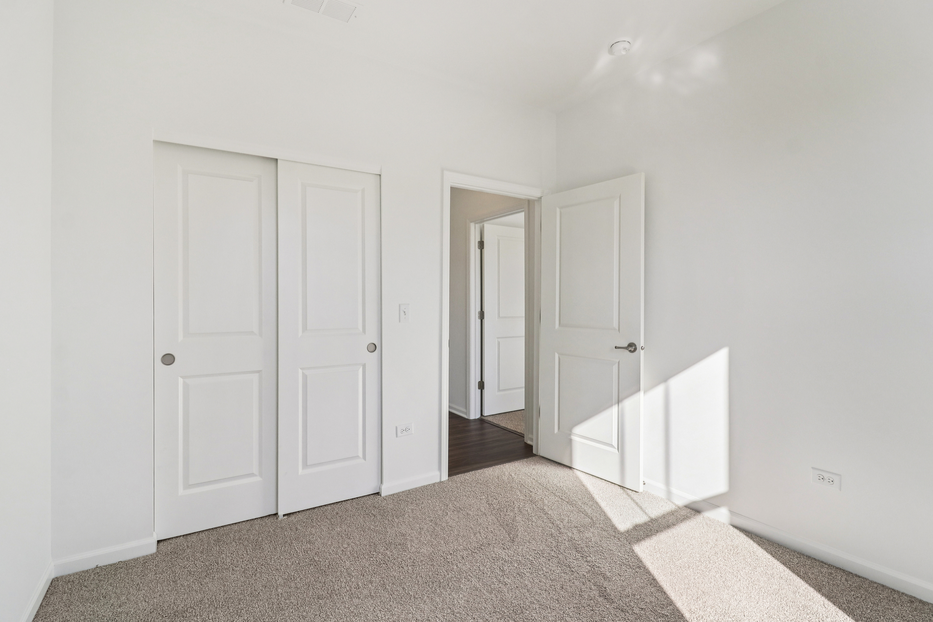 Photo 26 of 31 of 12256 Barcroft Cir, Huntley, IL