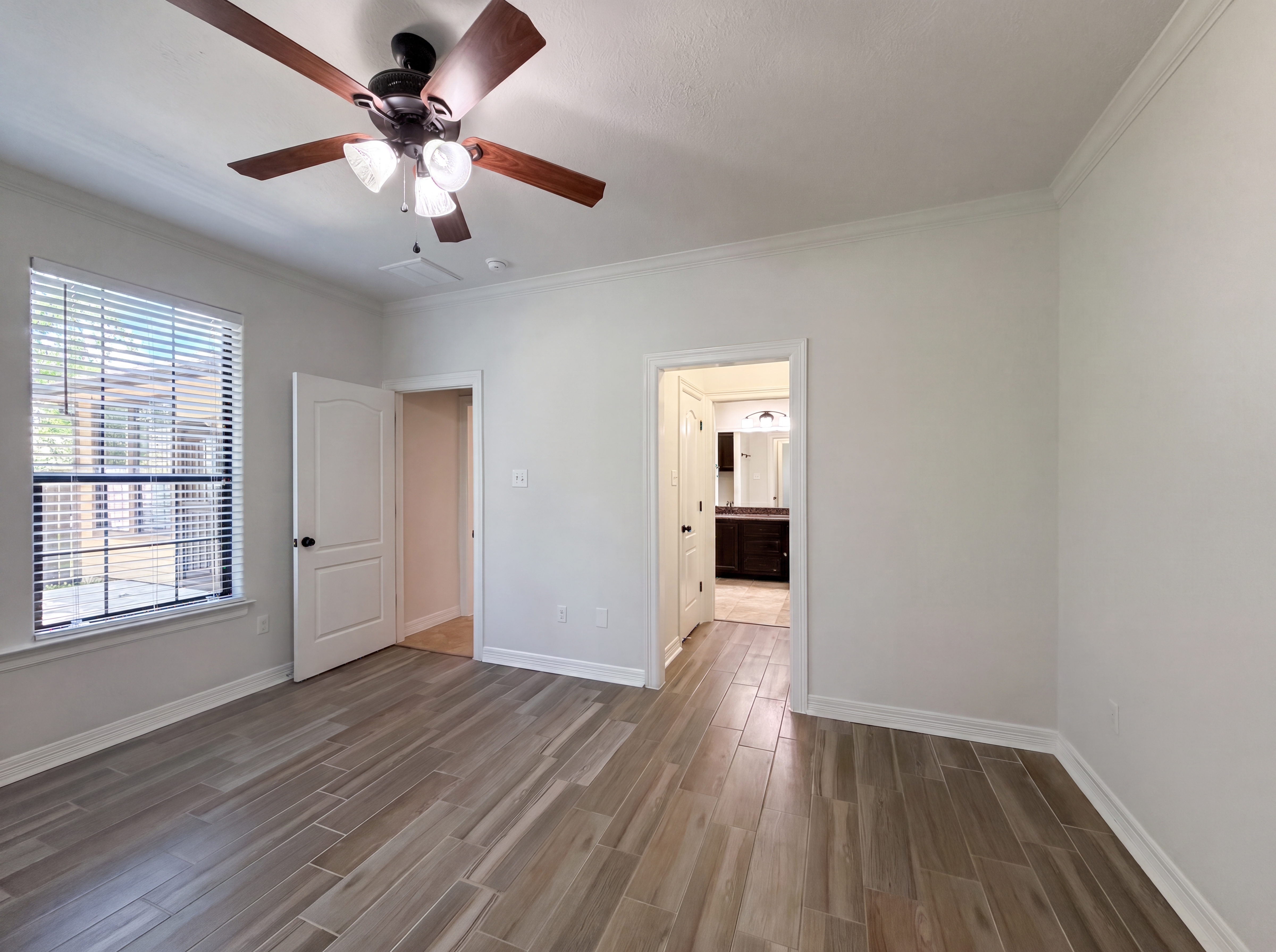 Photo 14 of 19 of 4516 White Rock St, Houston, TX
