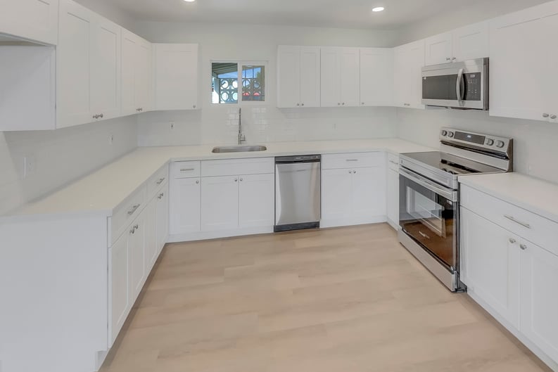 Property photo 2 of 6633 W Colter St