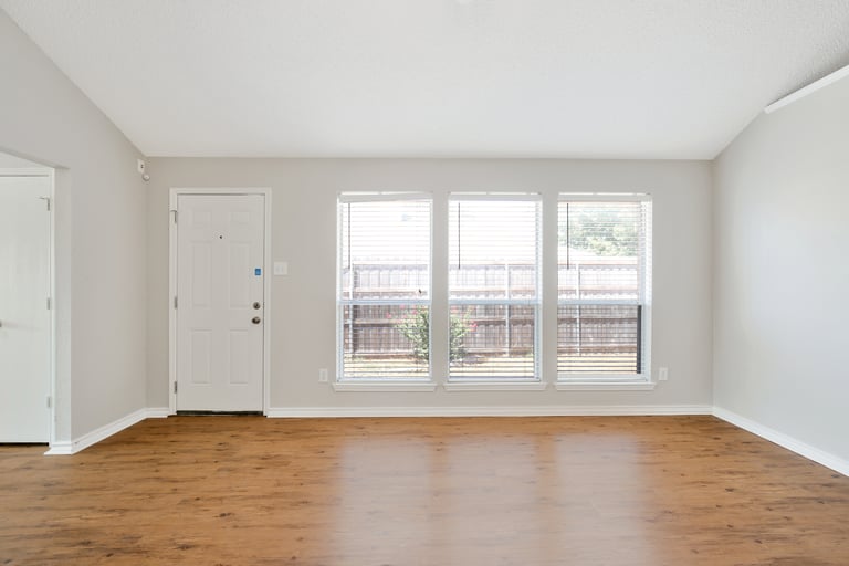Photo 7 of 24 - 8567 Garden Springs Dr, Fort Worth, TX 76123