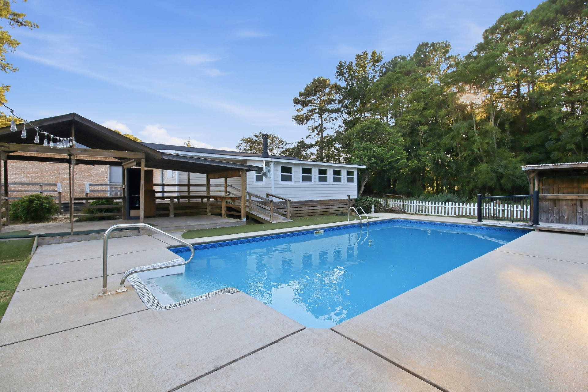 Photo 5 of 22 of 2460 Greensboro Rd, Madison, GA