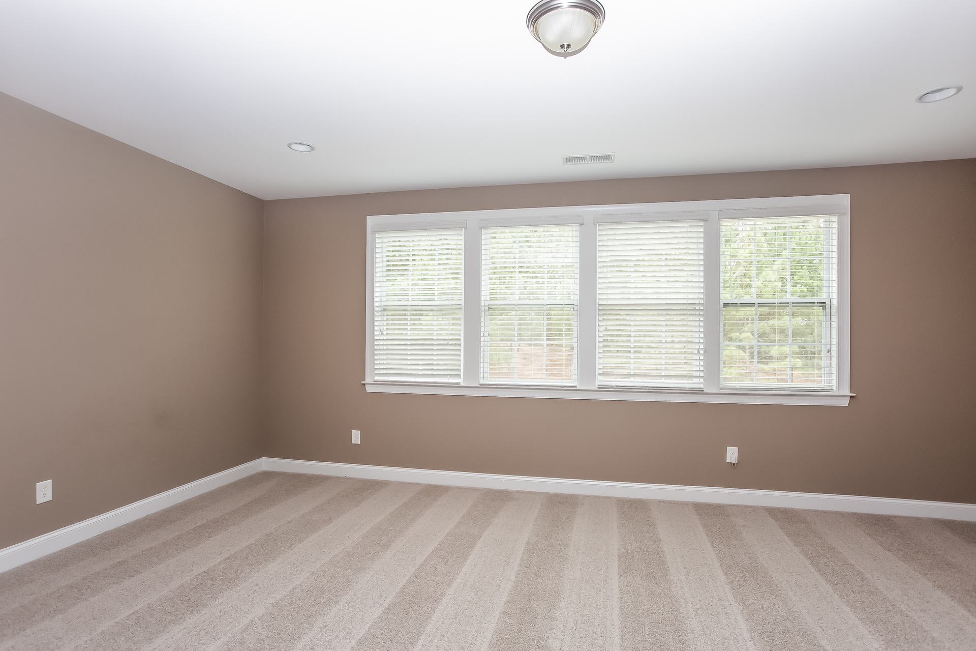 Photo 27 of 37 of 205 N Centurion Ln, Mount Holly, NC