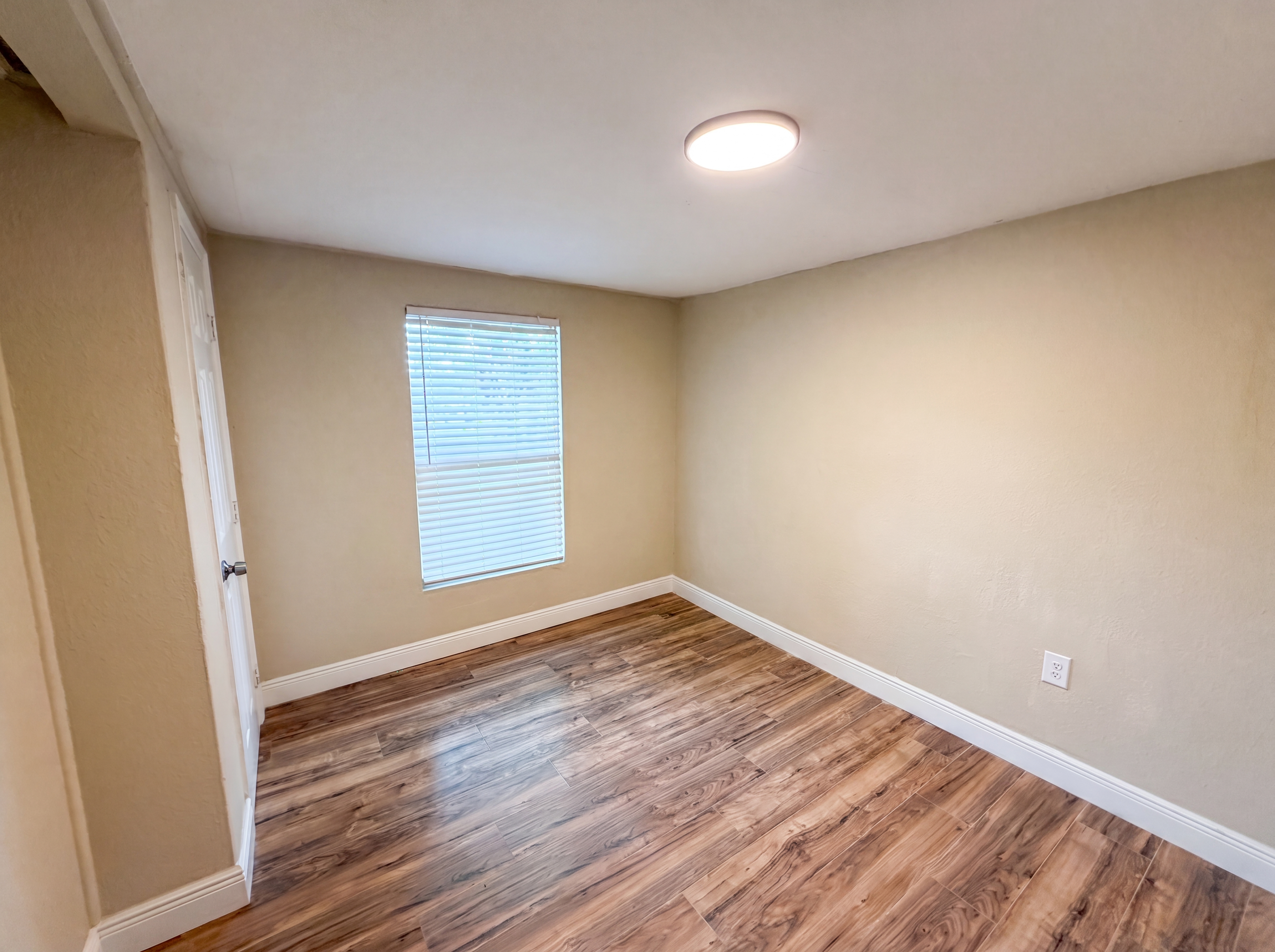 Photo 4 of 23 of 1506 W 16th St, Sanford, FL