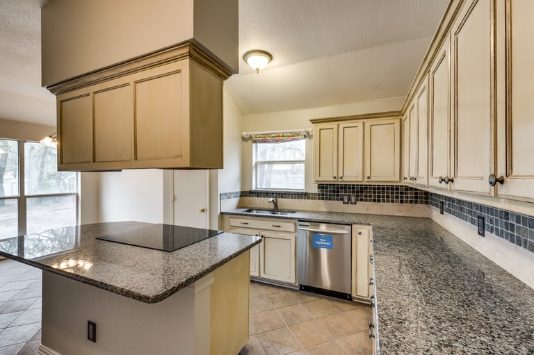 Photo 3 of 27 - 564 Dylan Ct, Azle, TX 76020