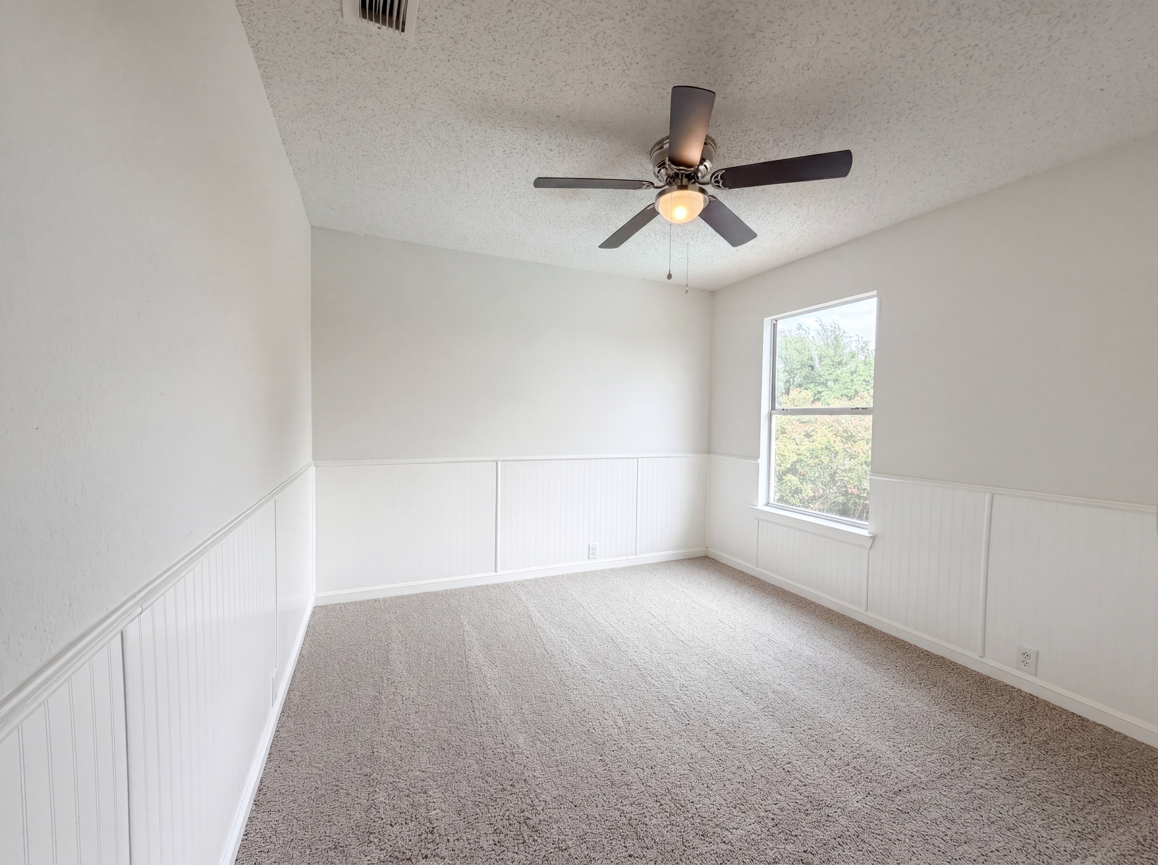 Photo 11 of 19 of 7001 Edmundson Dr, Arlington, TX