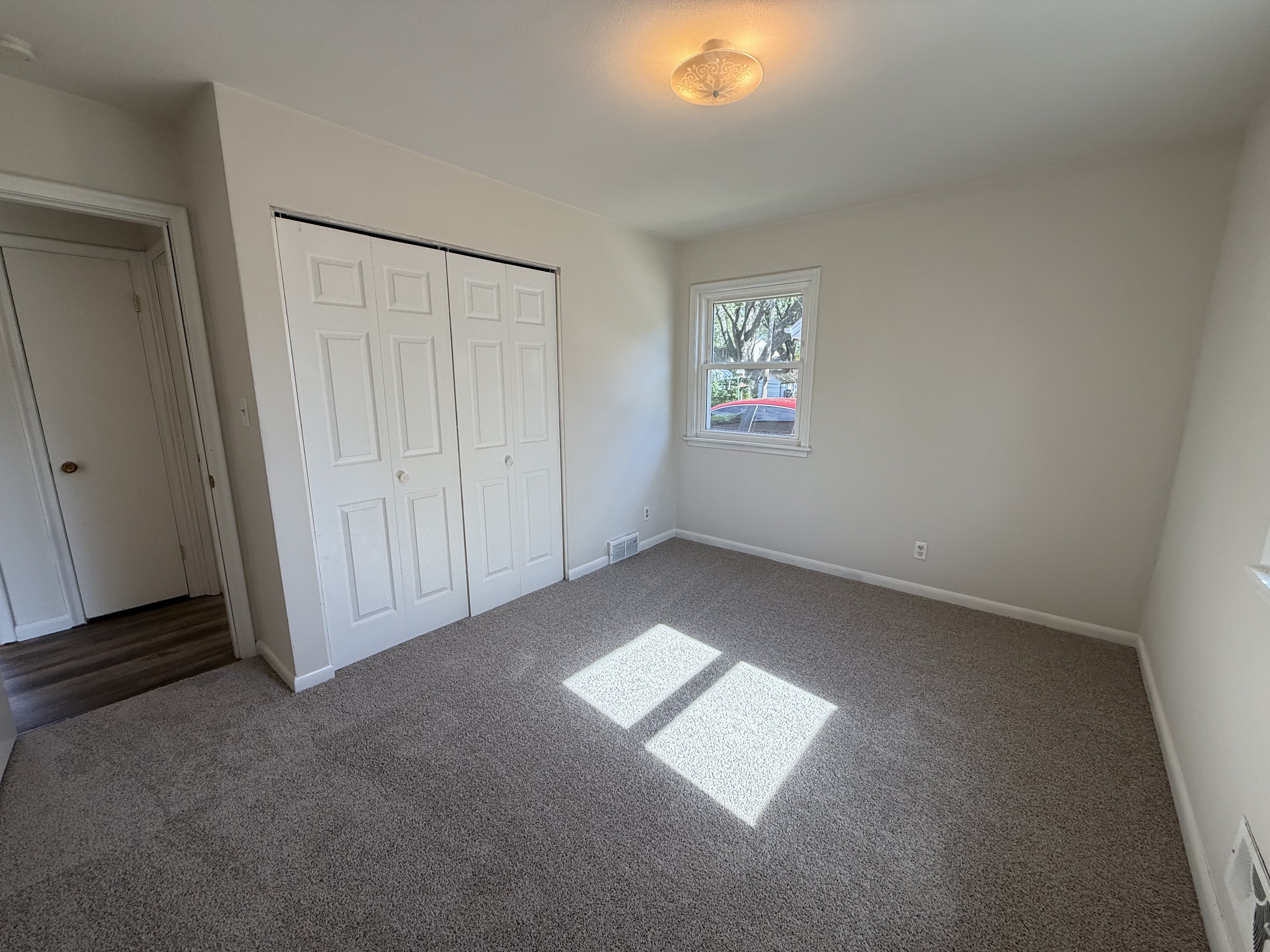 Photo 11 of 30 of 2517 Nokomis Ave, St. Paul, MN