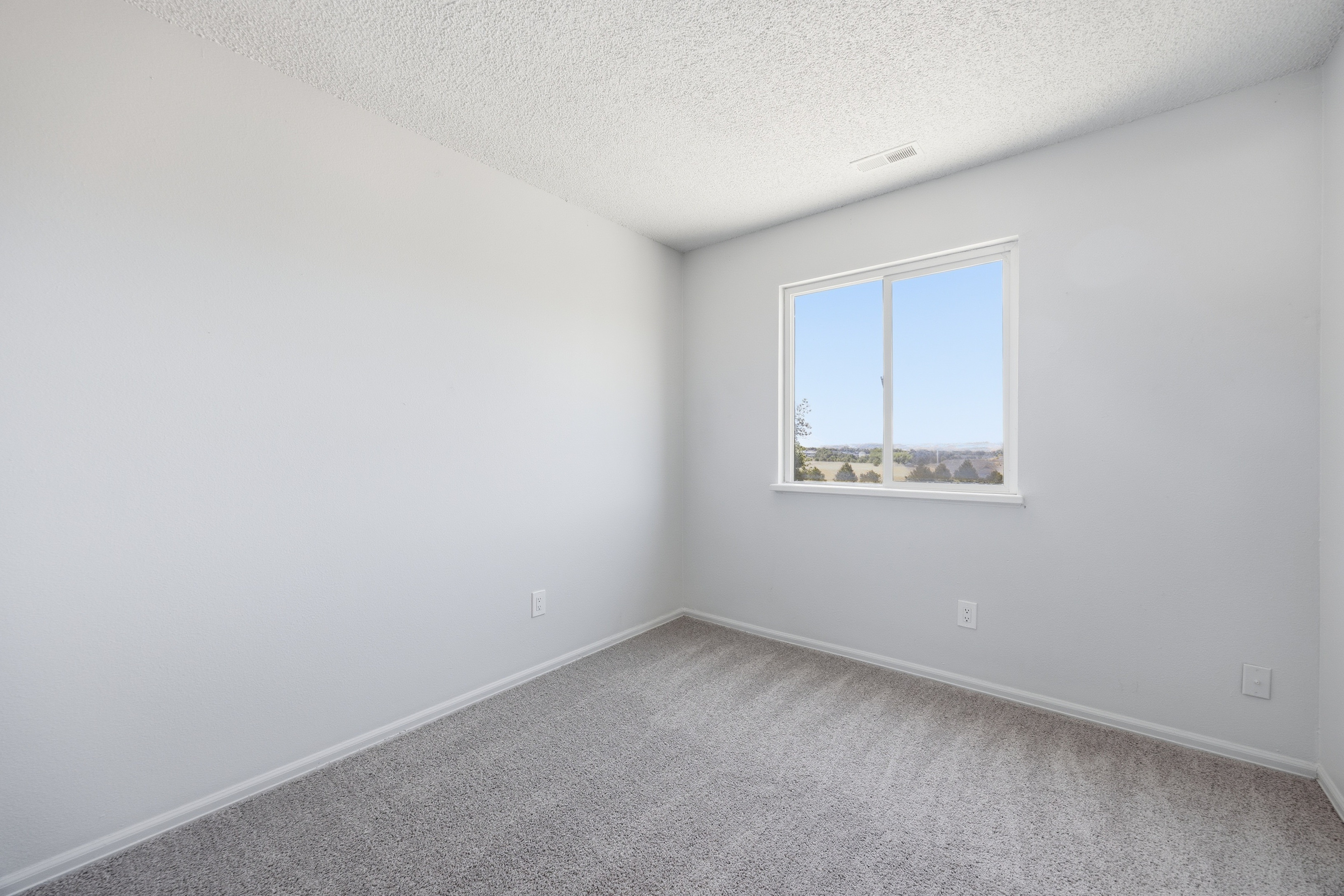 Photo 19 of 39 of 4571 Sunnyhill Dr, Colorado Springs, CO