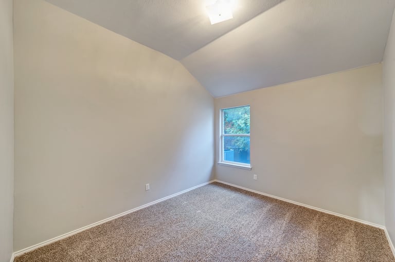 Photo 24 of 28 - 5573 Lawnsberry Dr, Fort Worth, TX 76137