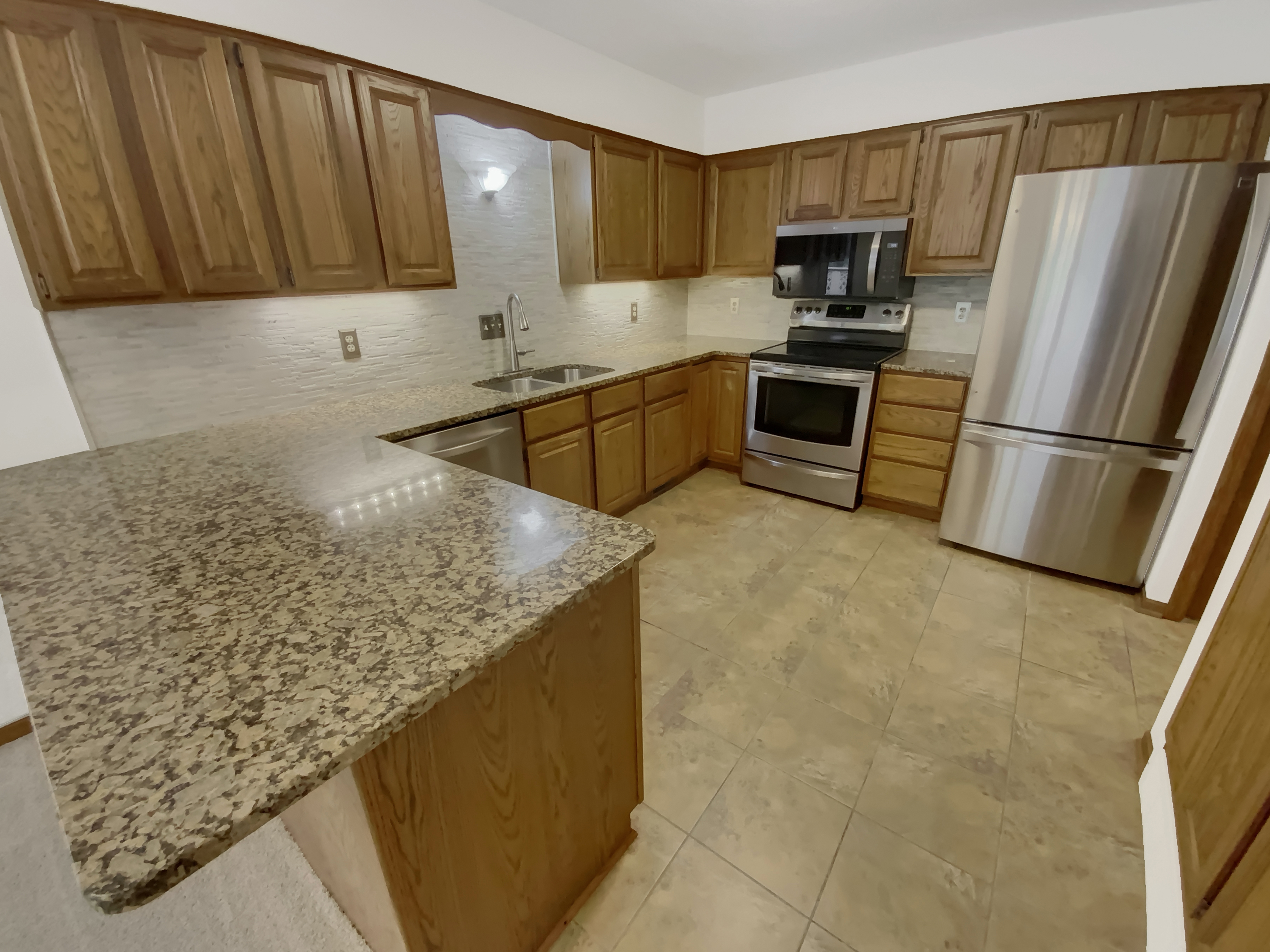 Photo 6 of 21 of 6991 Edenvale Blvd, Eden Prairie, MN