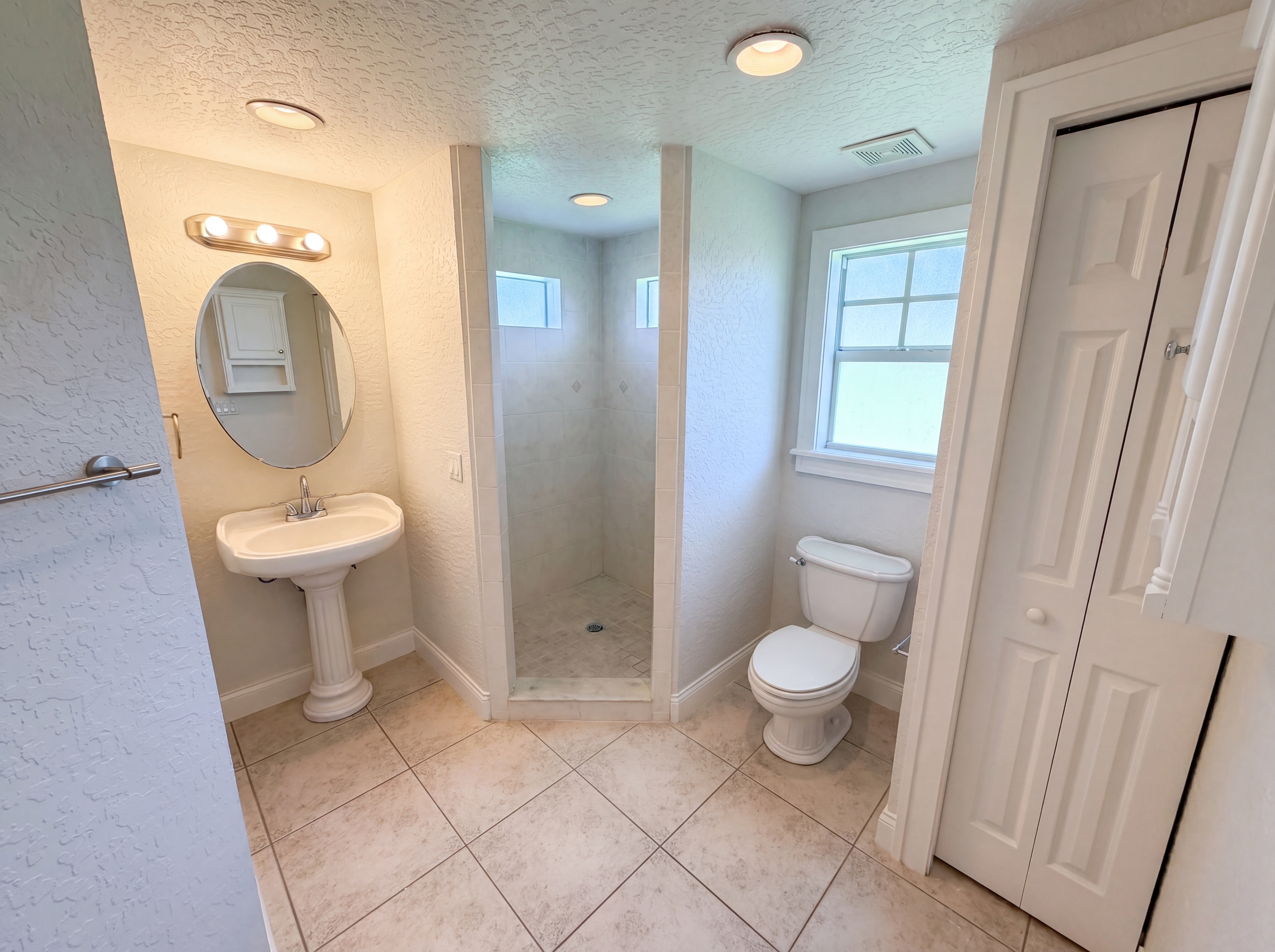 Photo 13 of 25 of 535 Palmetto Dr, Melbourne, FL