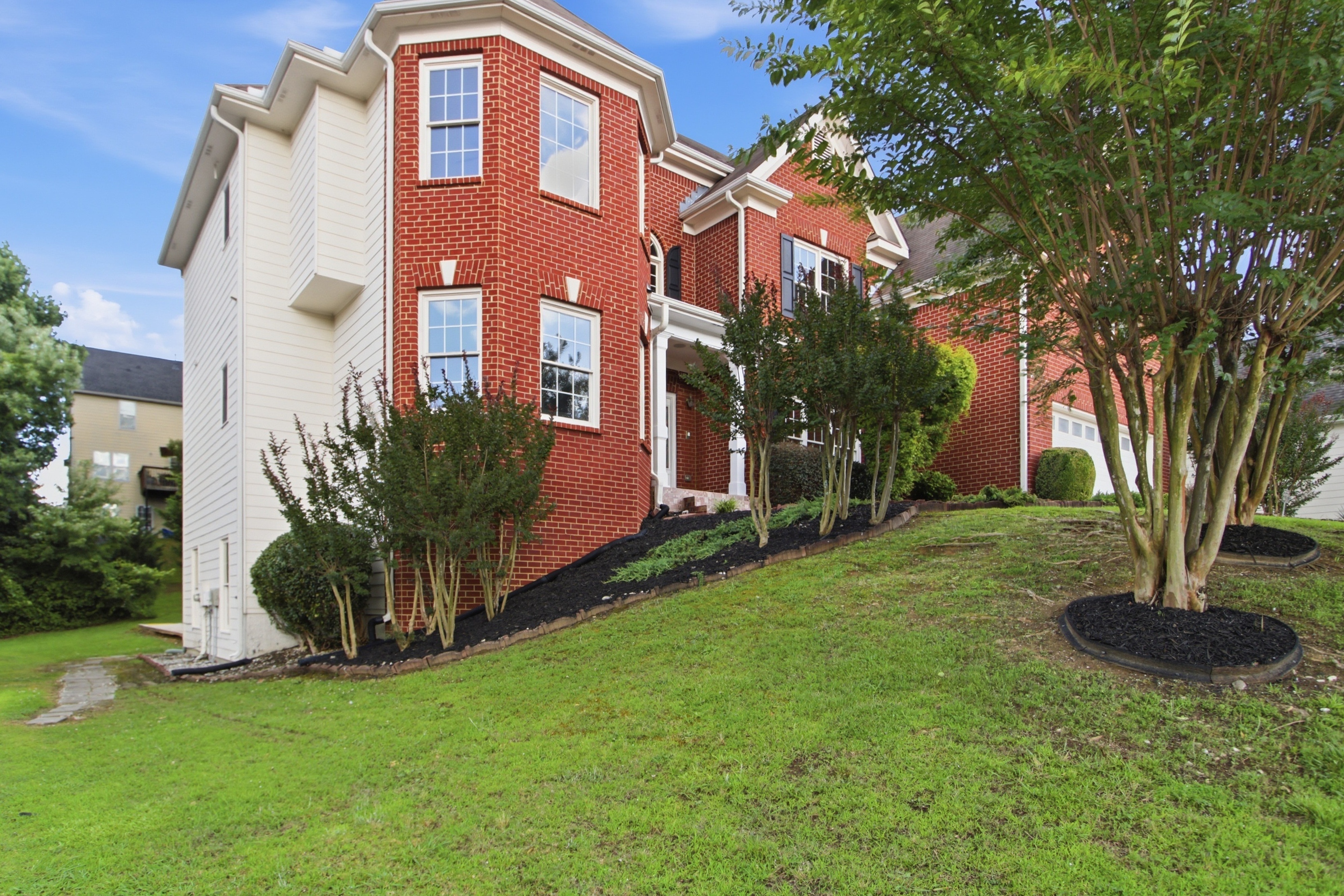 Photo 3 of 61 of 1028 River Forest Pt, Lawrenceville, GA