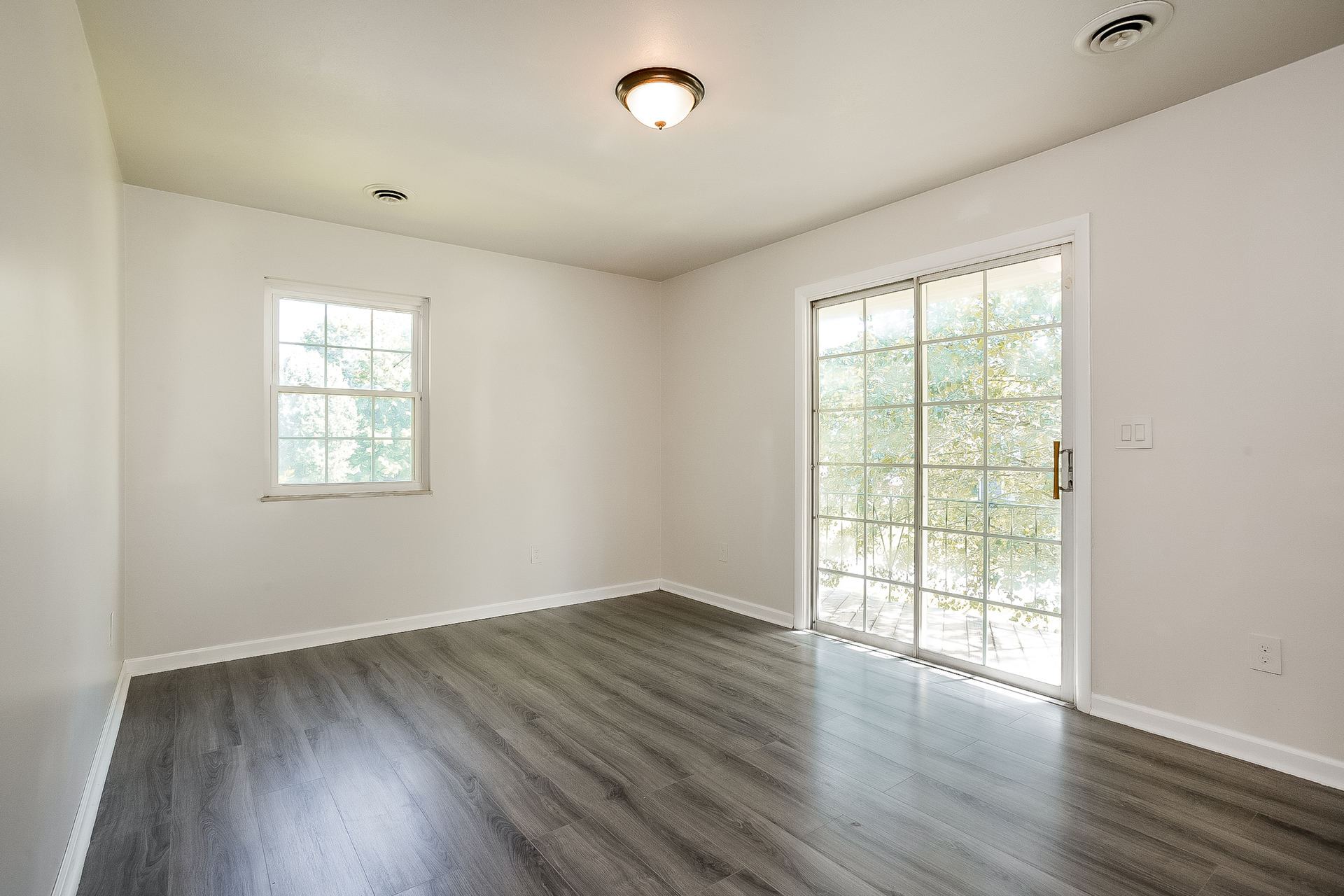 Photo 11 of 22 of 214 Meadow Ln, La Follette, TN